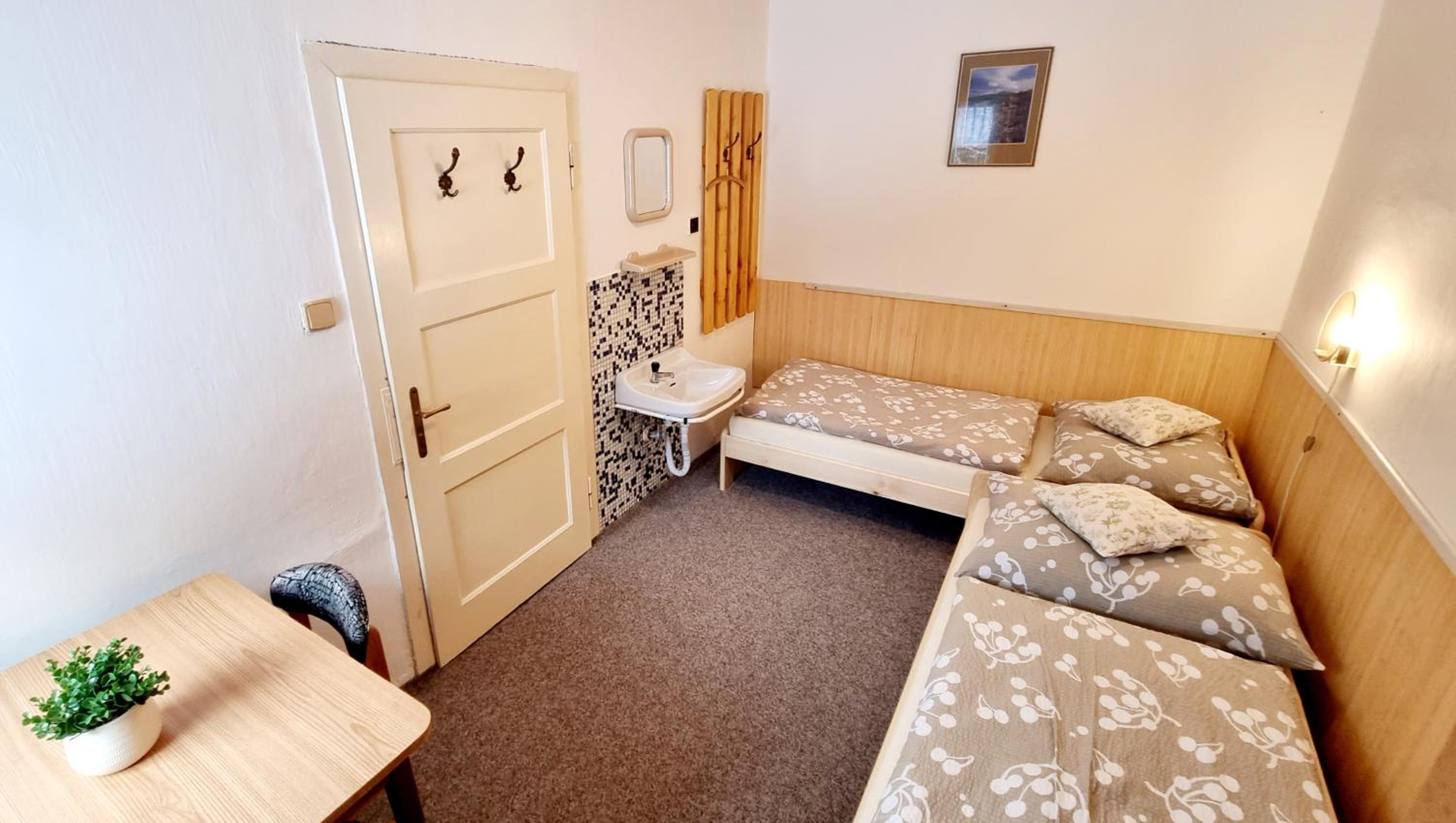 Twin Room with Shared Bathroom photo 2