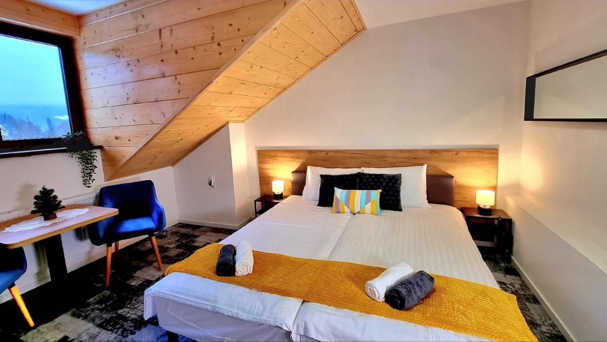 Double or Twin Room with Mountain View photo 3