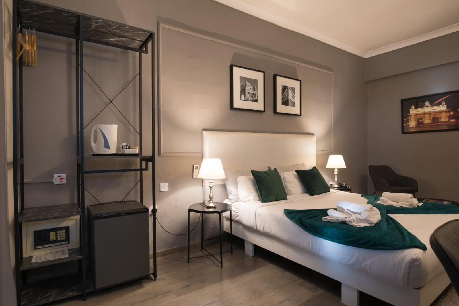 Superior Twin Room with Sea View - Photo 7