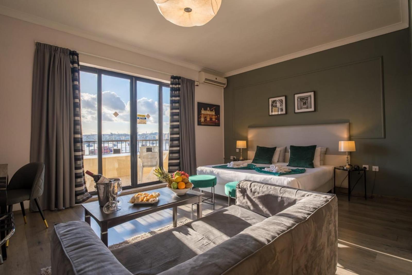 Superior Twin Room with Sea View - Photo 1