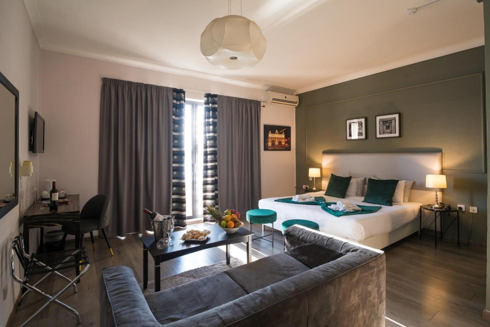 Superior Twin Room with Sea View - Photo 17