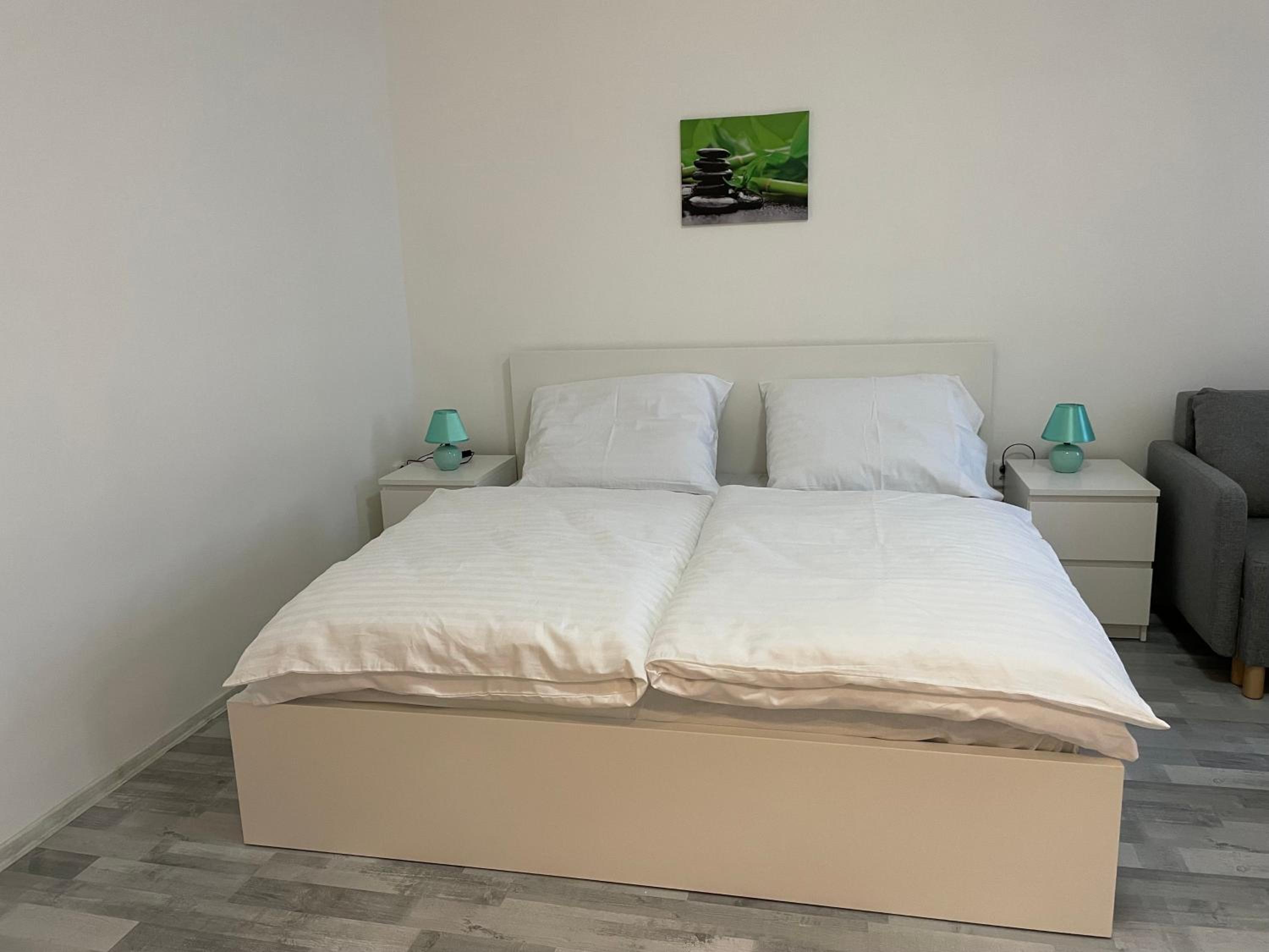 One-Bedroom Apartment - Photo 1