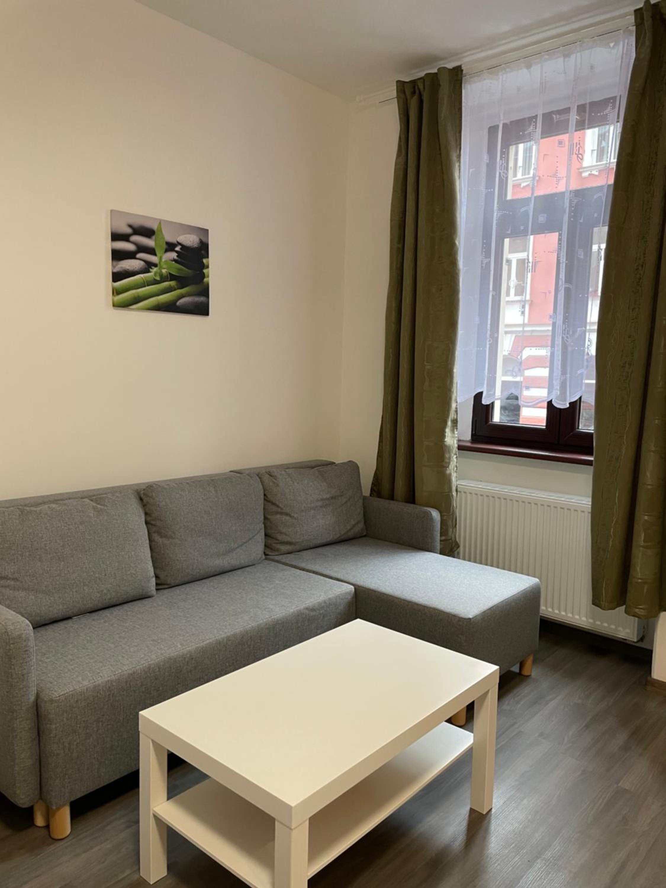 One-Bedroom Apartment - Photo 2