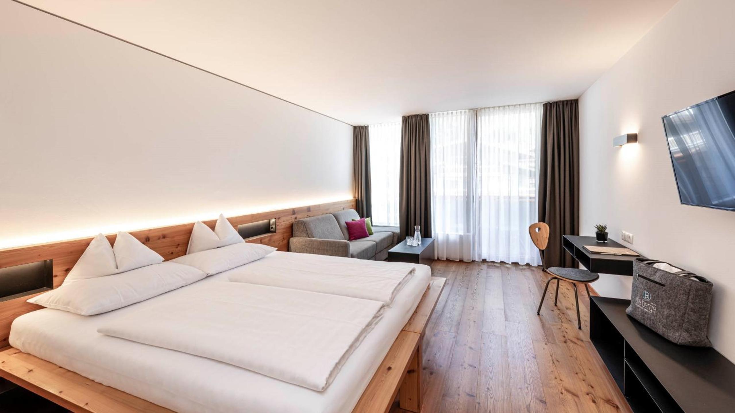 Double Room L with Balcony - Photo 4