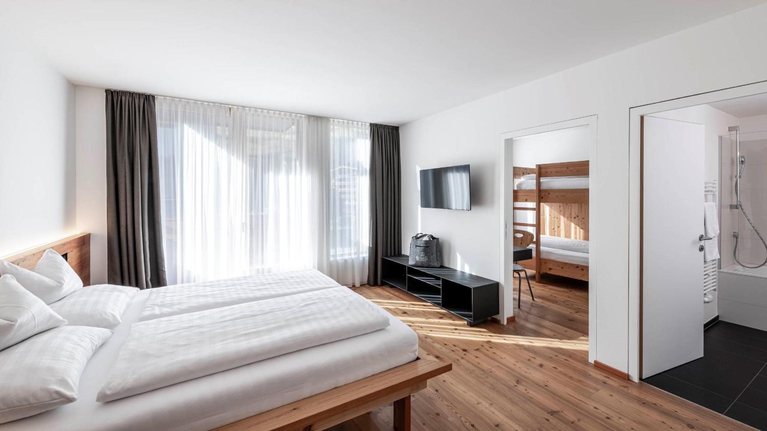 Family Suite M with Balcony - Photo 1