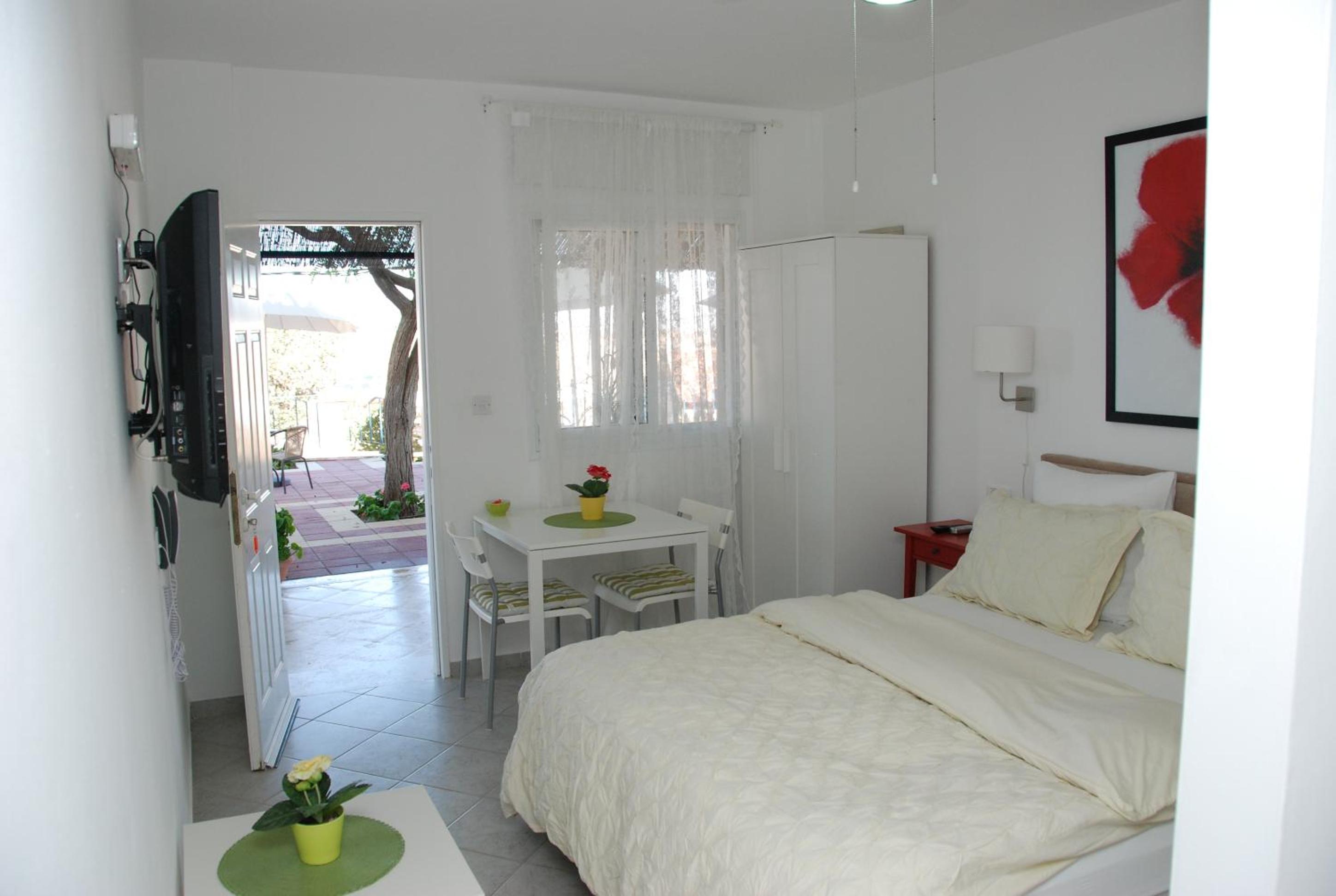 Studio (2 Adults) - Photo 3