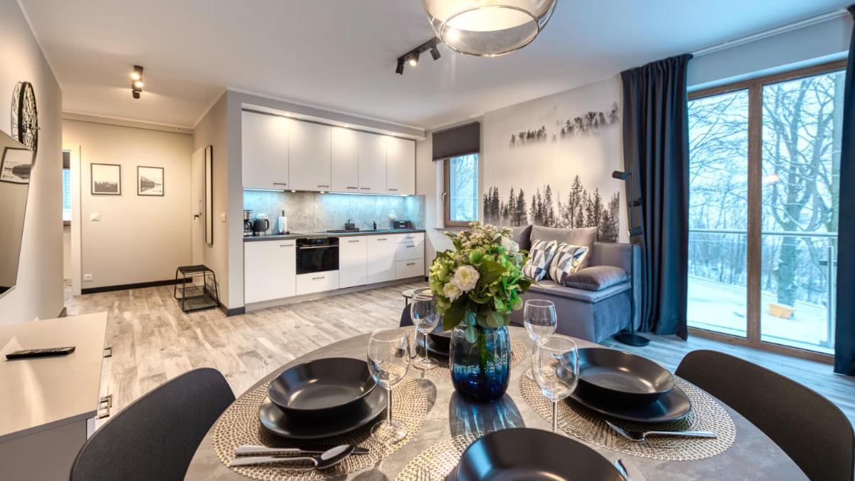 Apartment with Mountain View - Photo 1