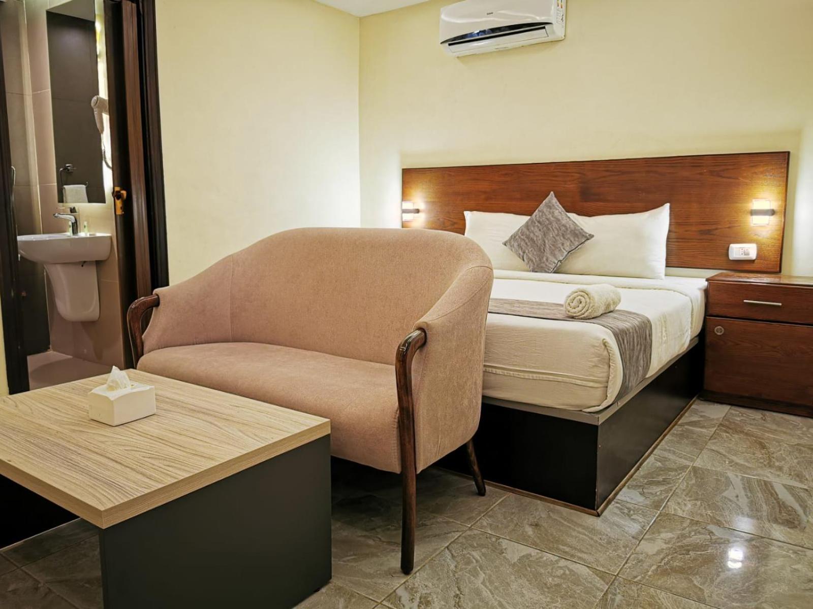 Budget Double Room - Photo 7