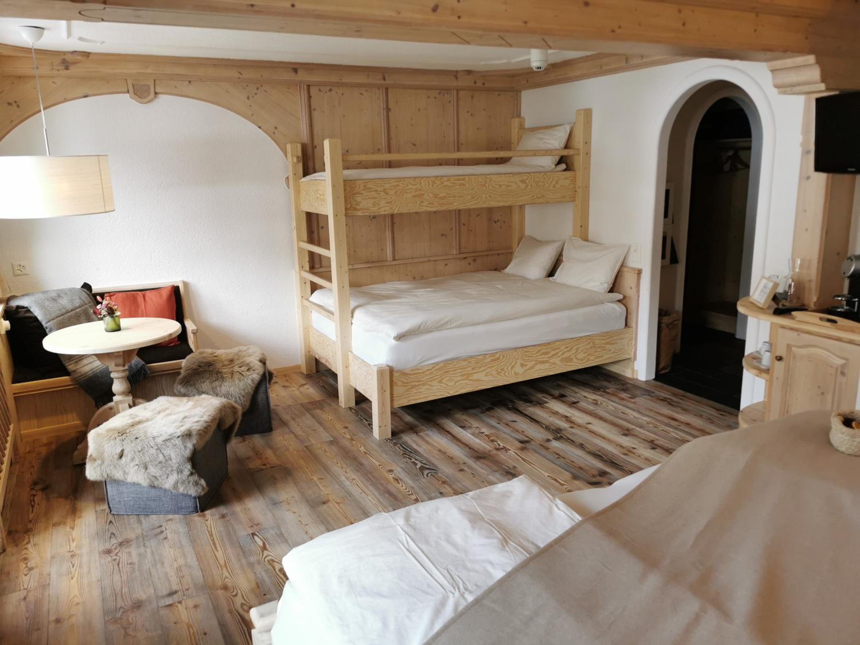 Deluxe Family Suite - Photo 2