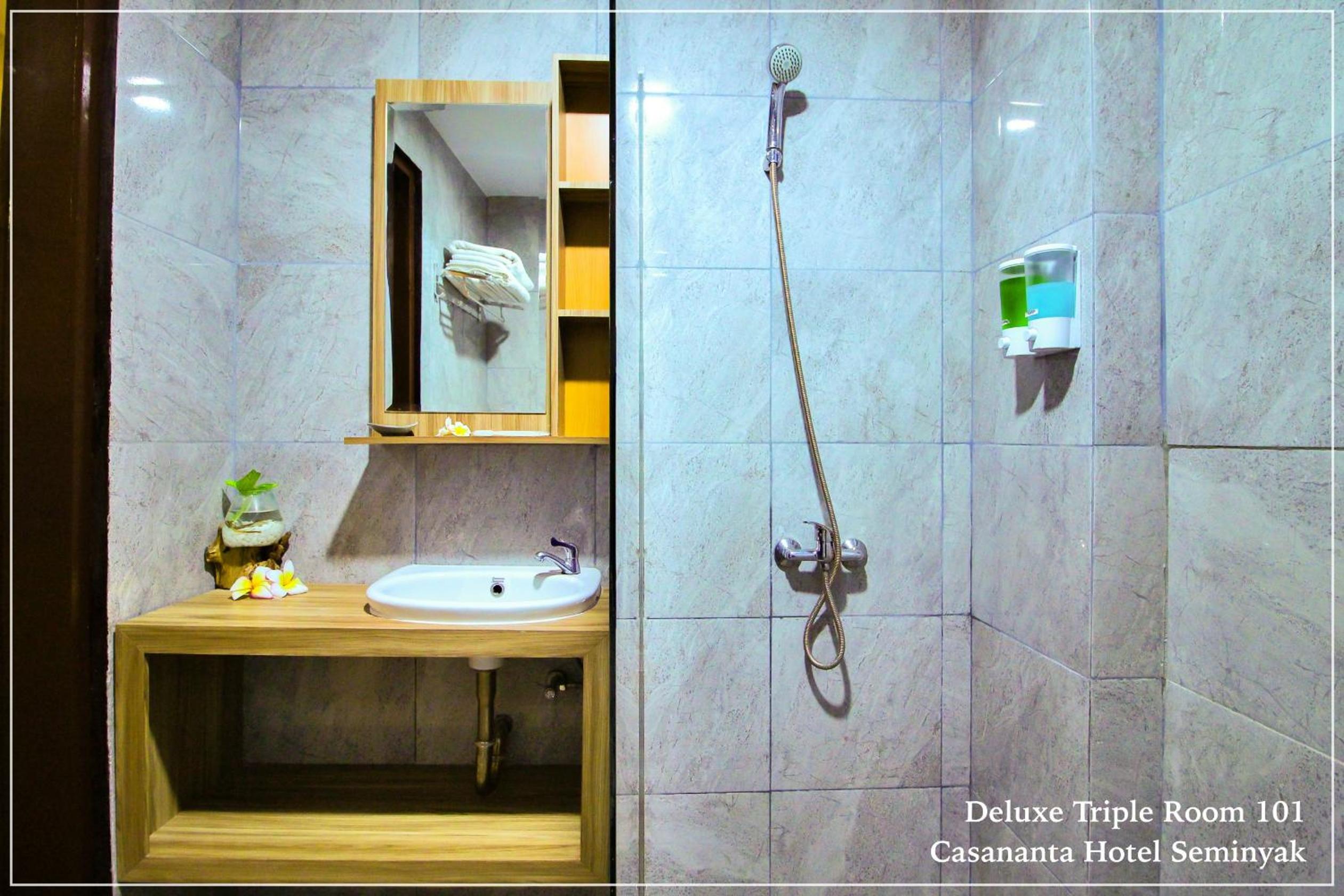 Deluxe Triple Room - Photo 9