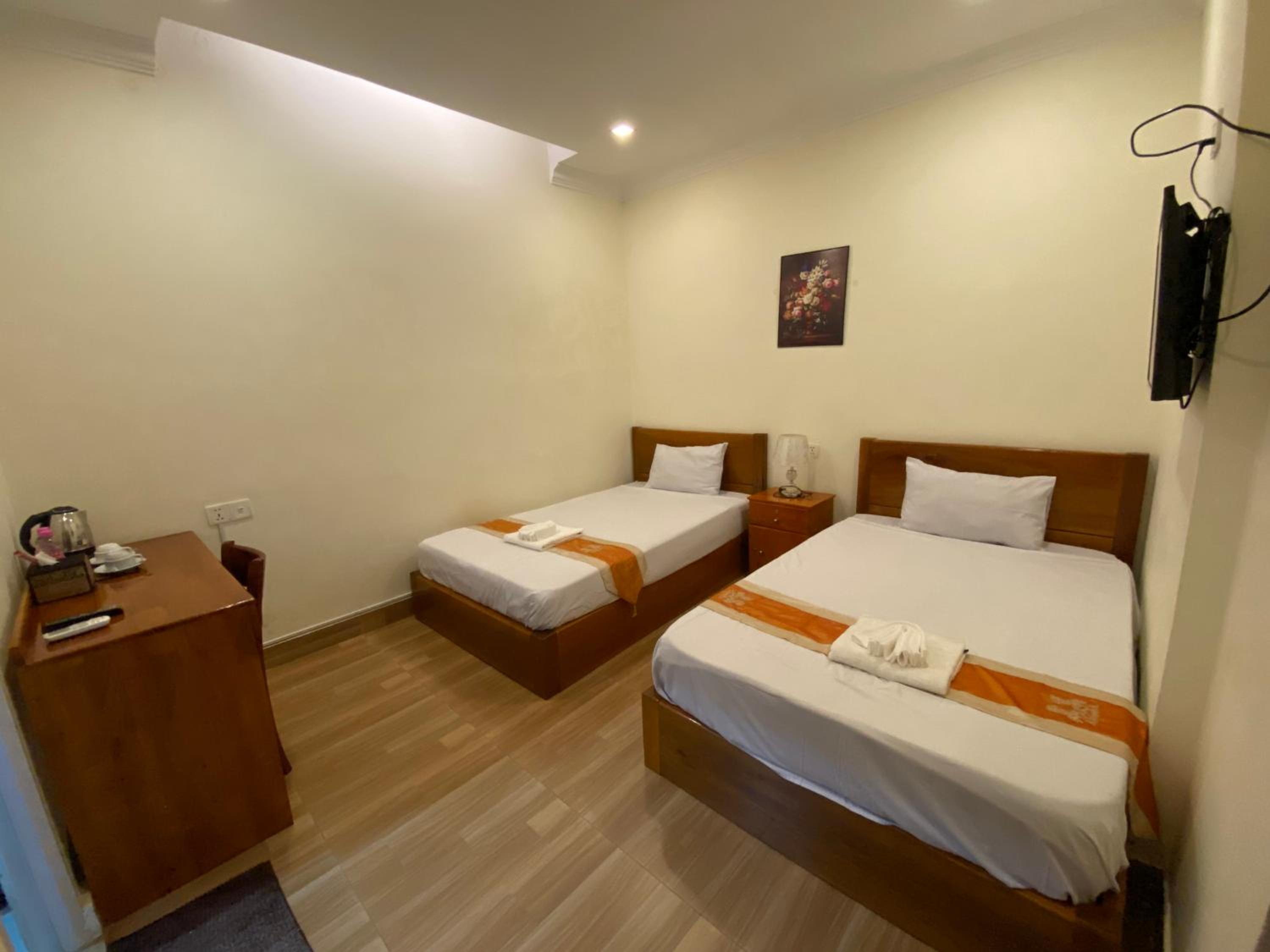 Standard Twin Room (No Window) - Photo 6