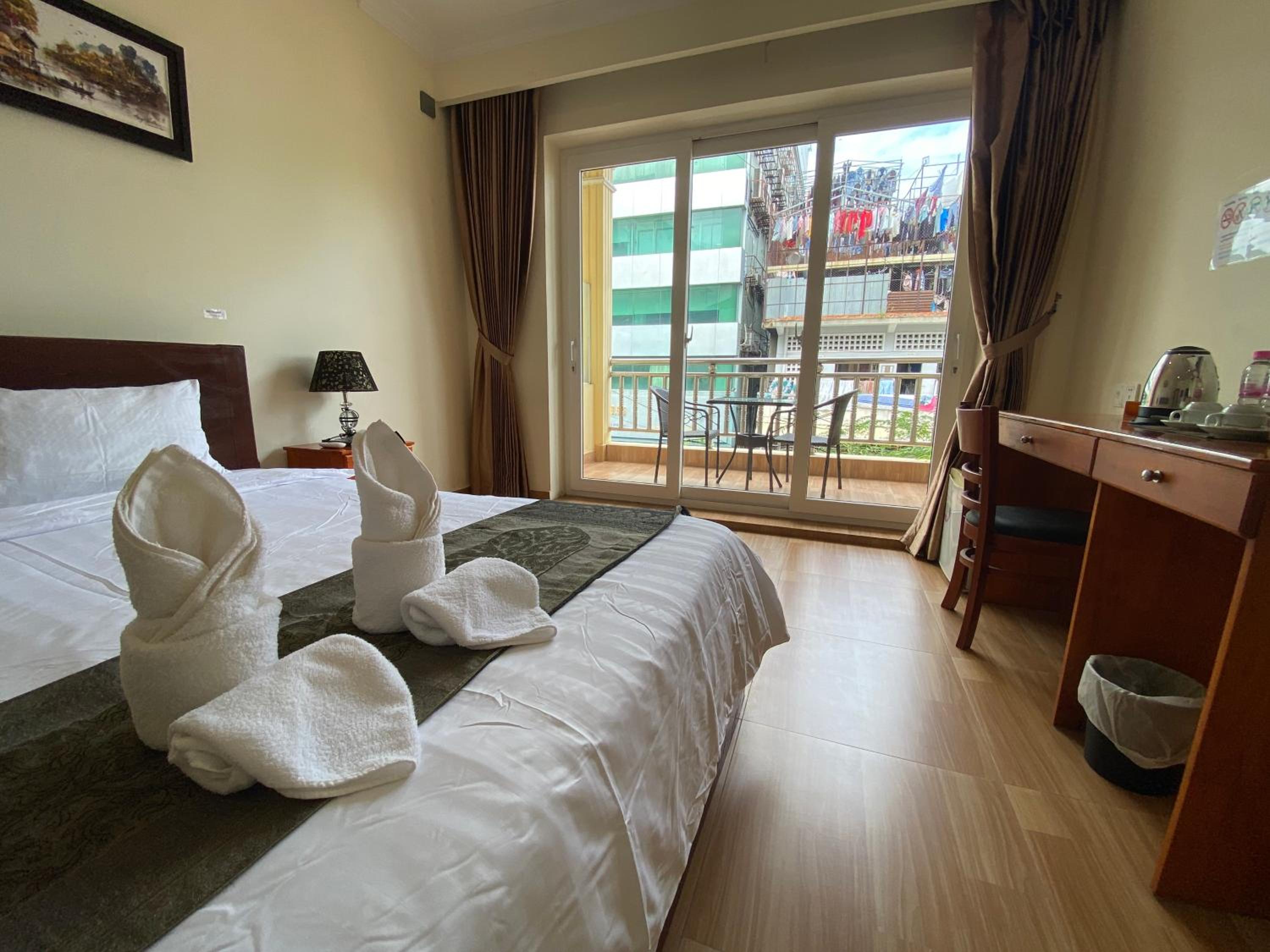 Deluxe Double Room - Photo 9
