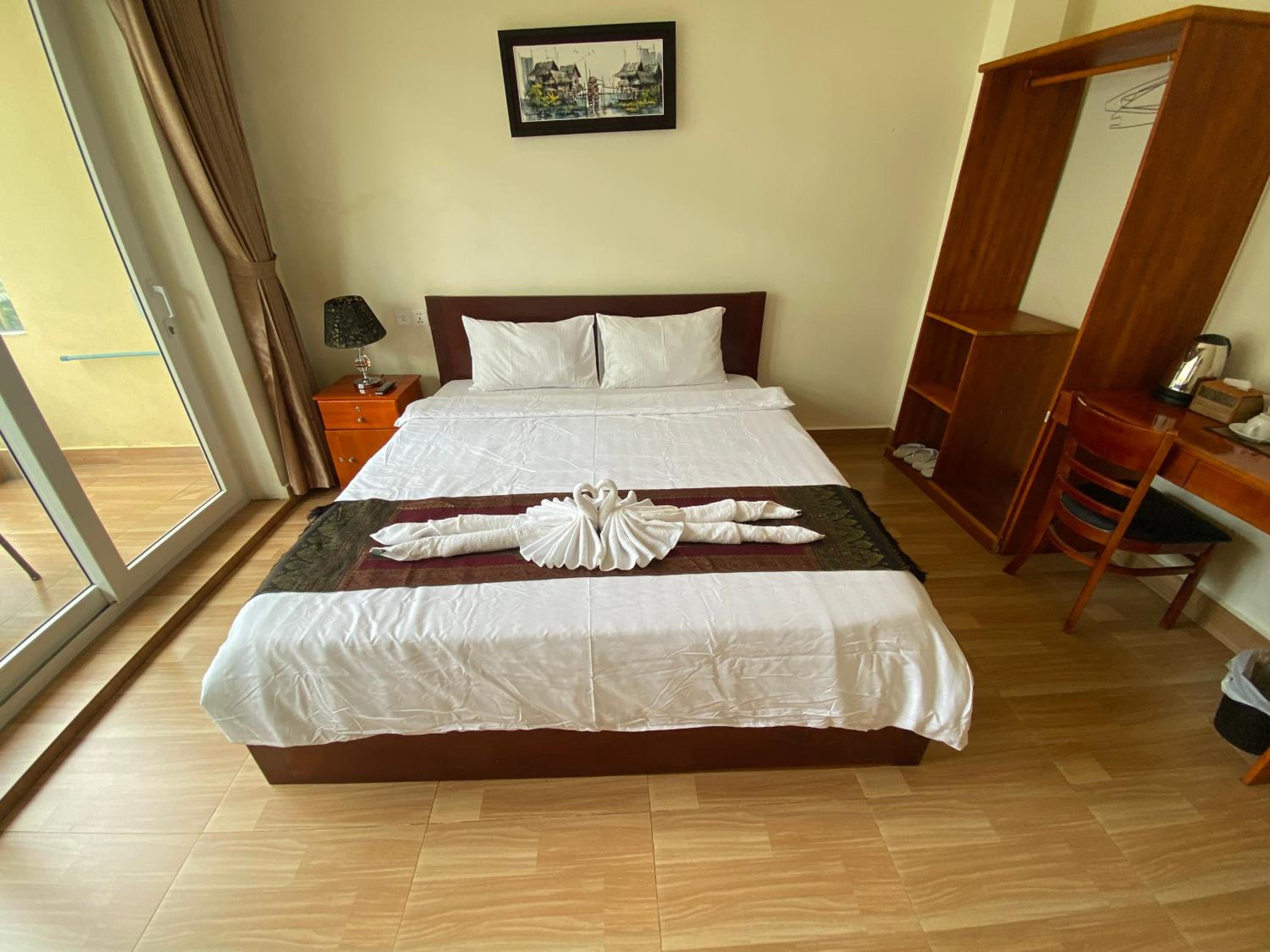 Deluxe Double Room - Photo 13