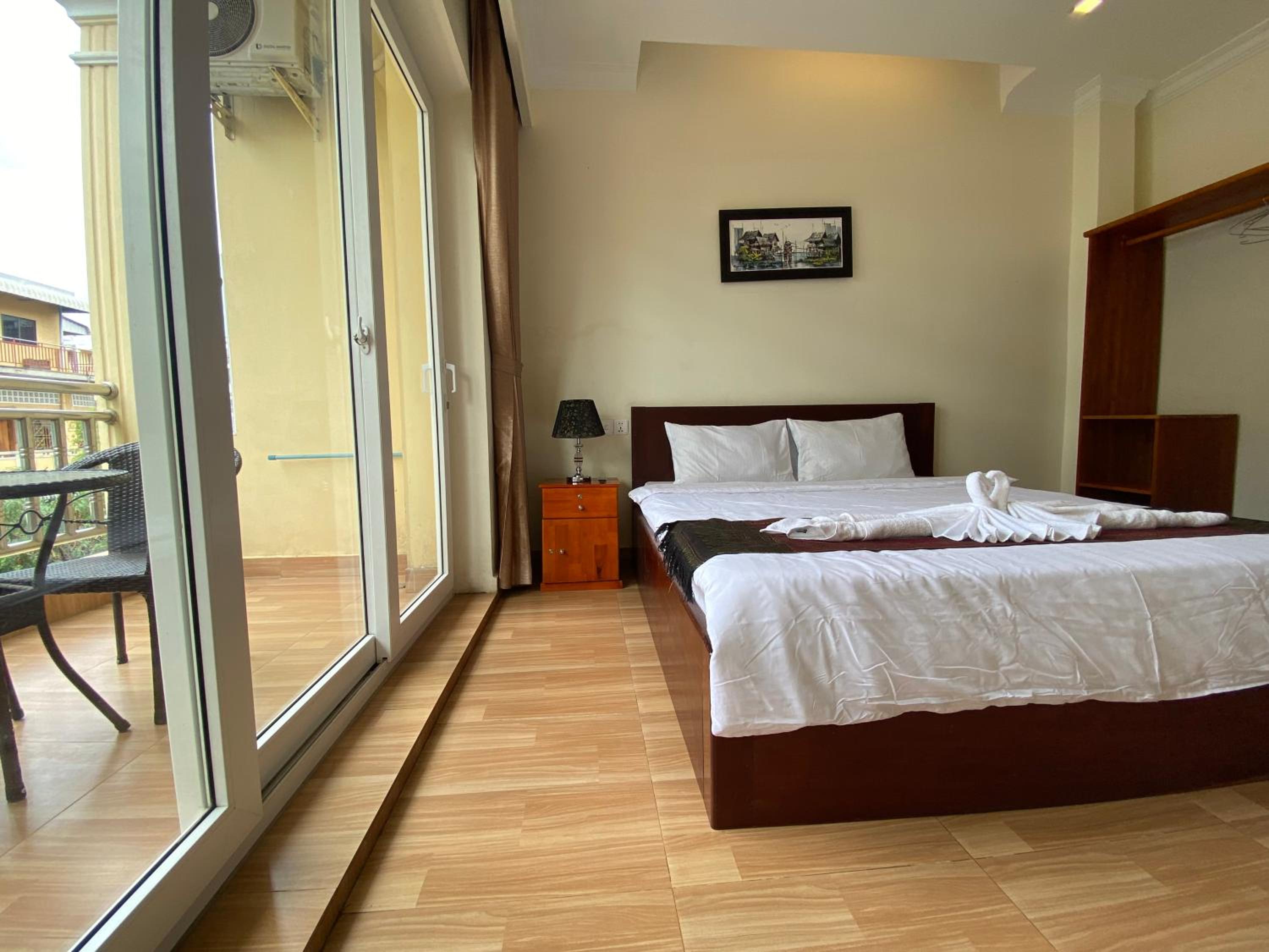 Deluxe Double Room - Photo 14