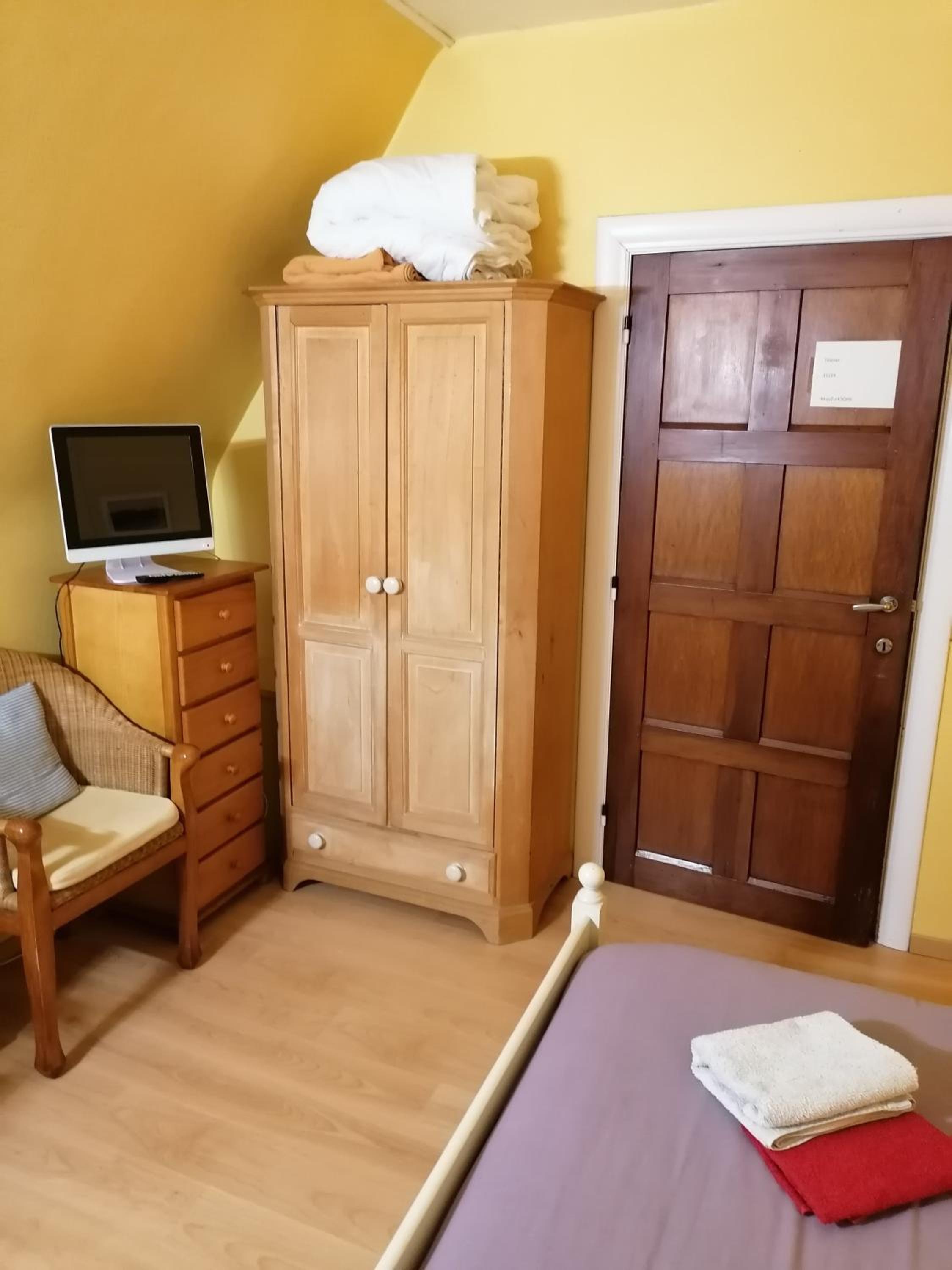 Budget Double Room photo 3