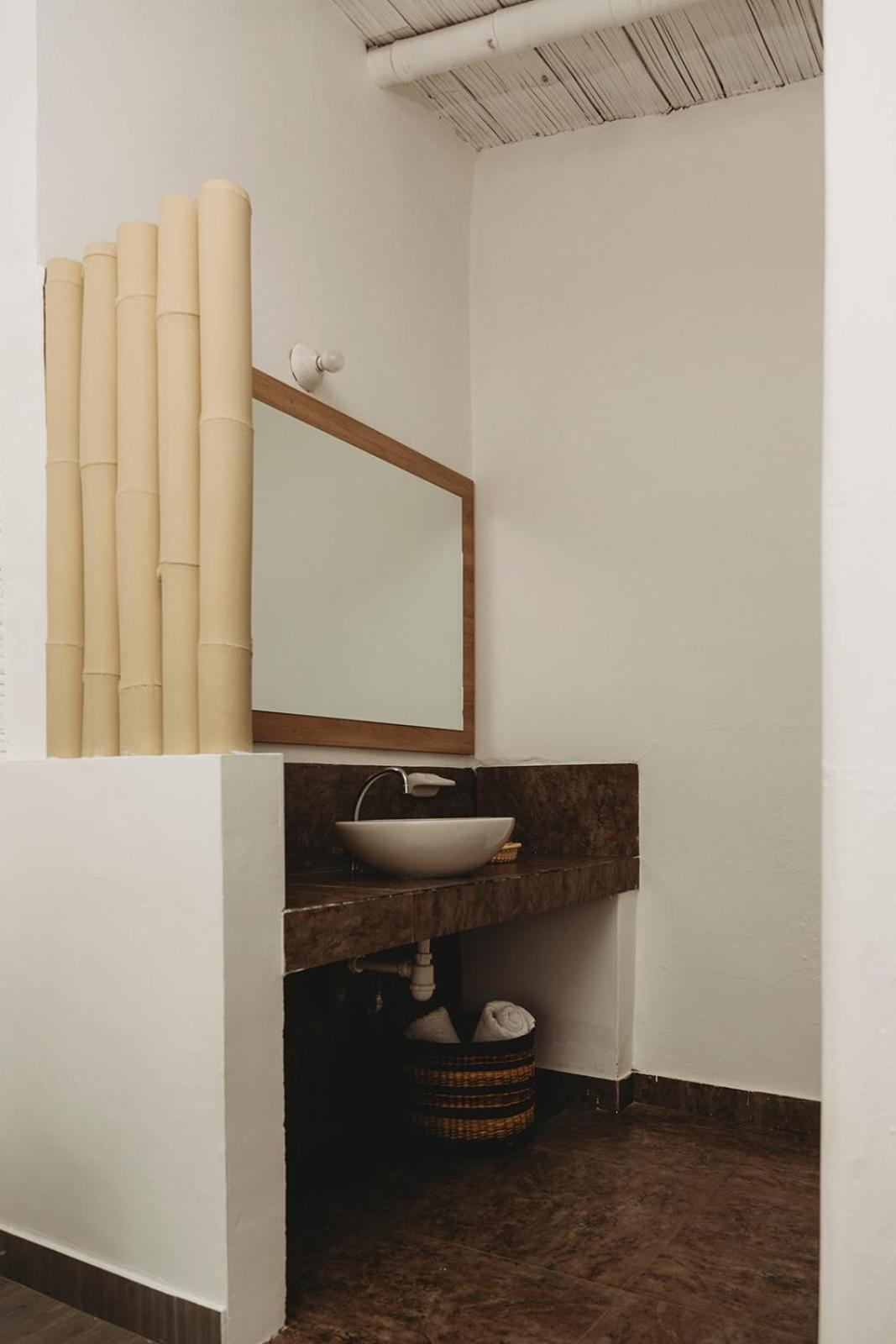 Queen Room with Sea View - Photo 12