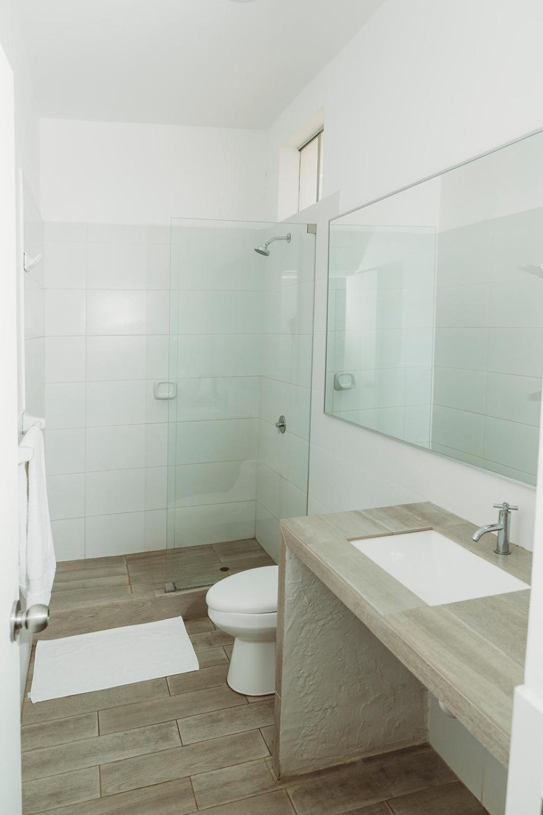 Deluxe Room - Photo 12