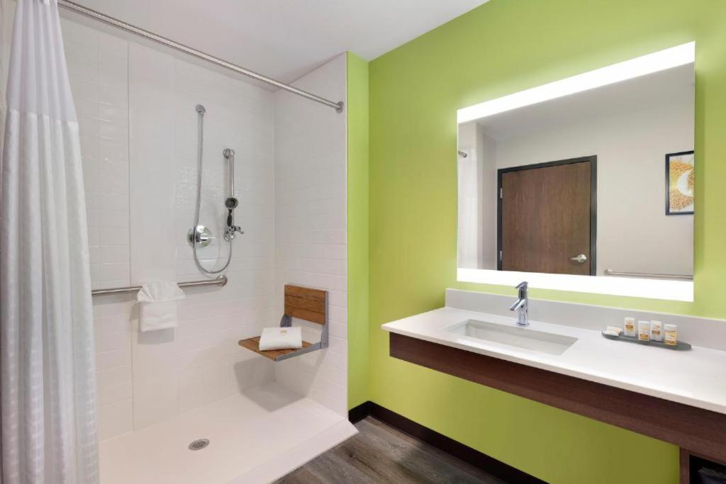 King Room - Mobility Access/Non-Smoking - Photo 3