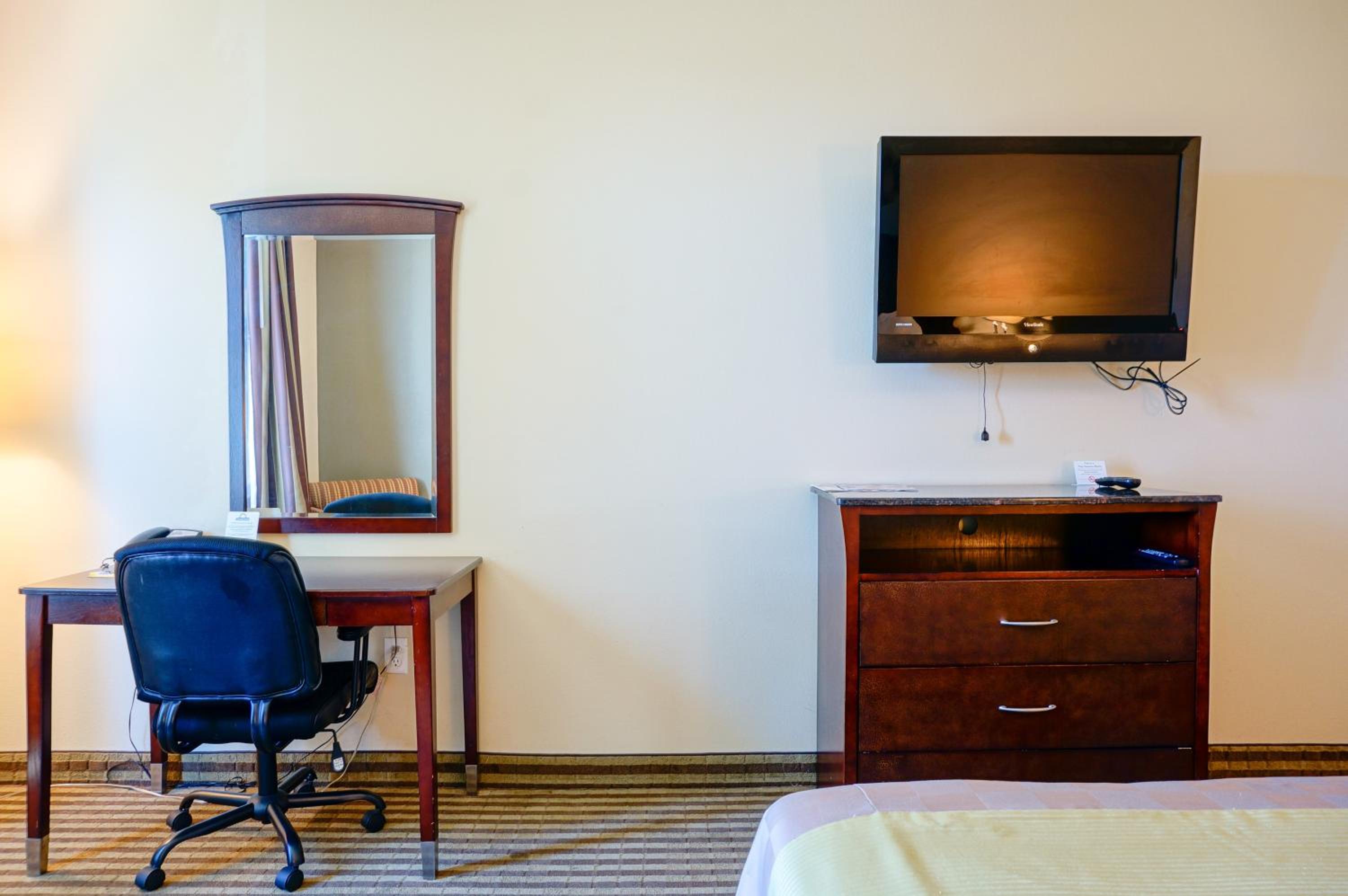 King Studio Suite - Non-Smoking - Photo 2