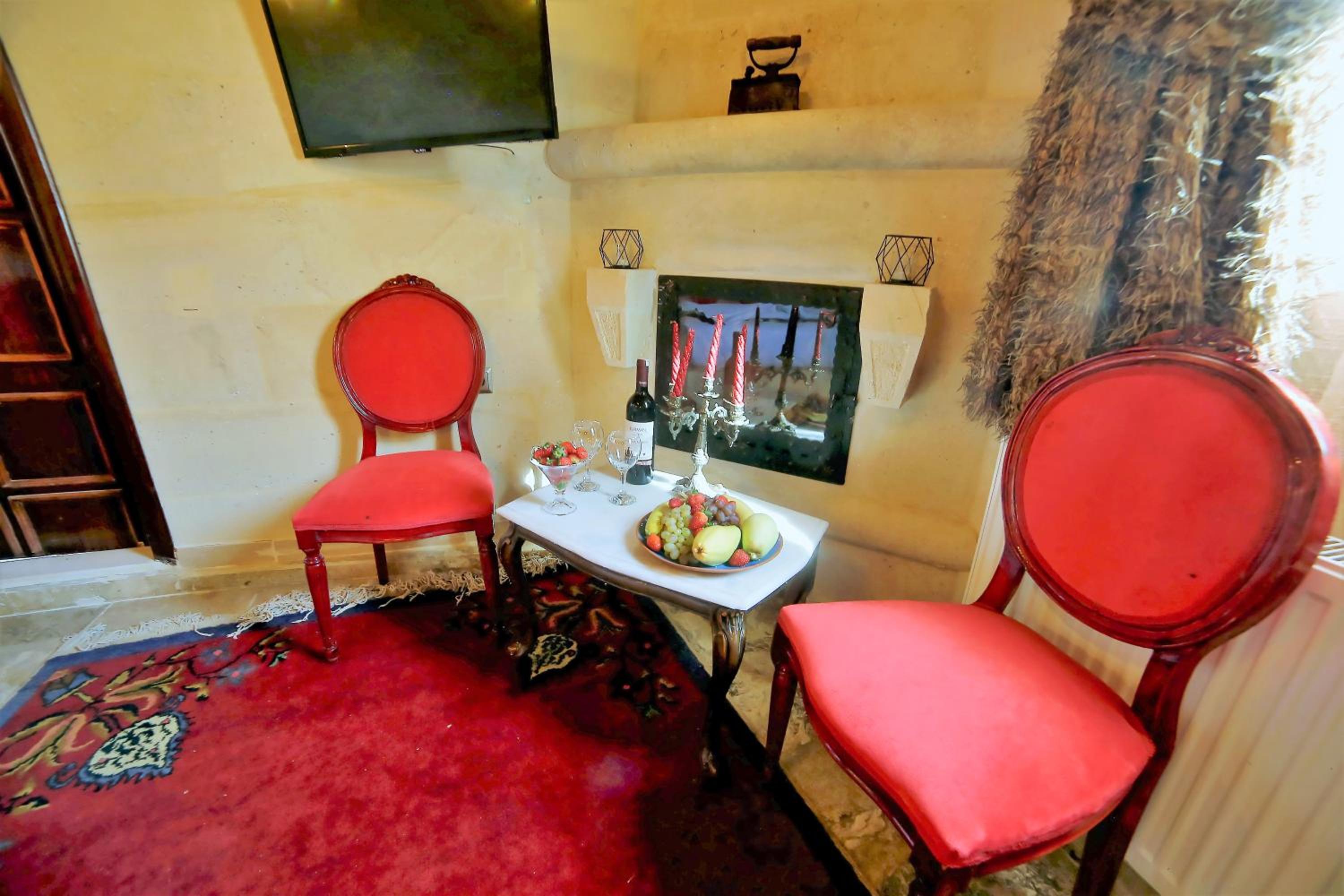 Suite with Balcony - Photo 7