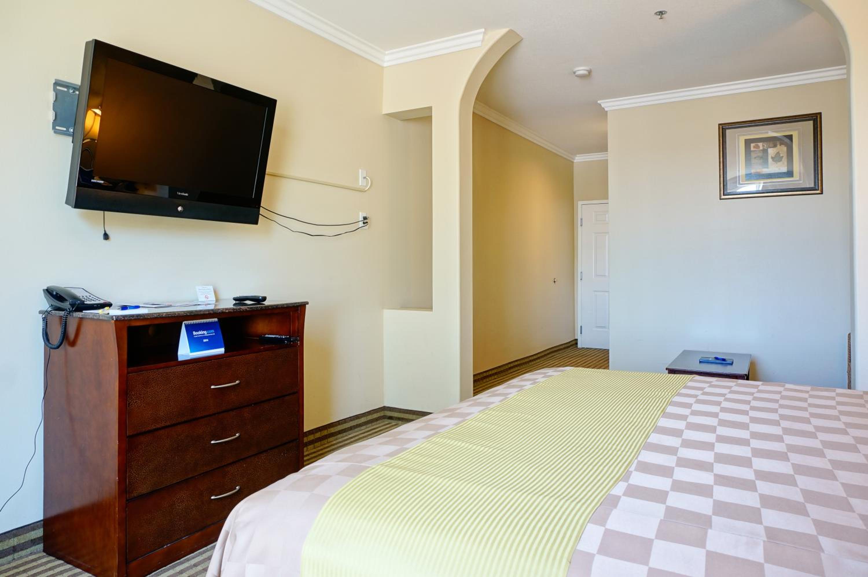 King Room - Non-Smoking - Photo 2