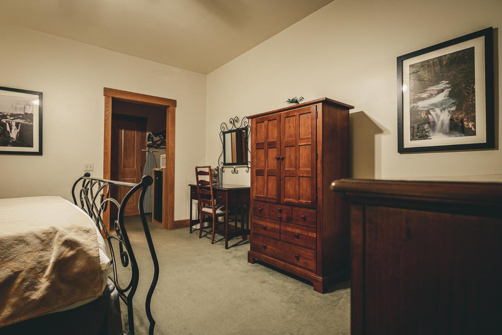 King Room with Mountain View photo 2