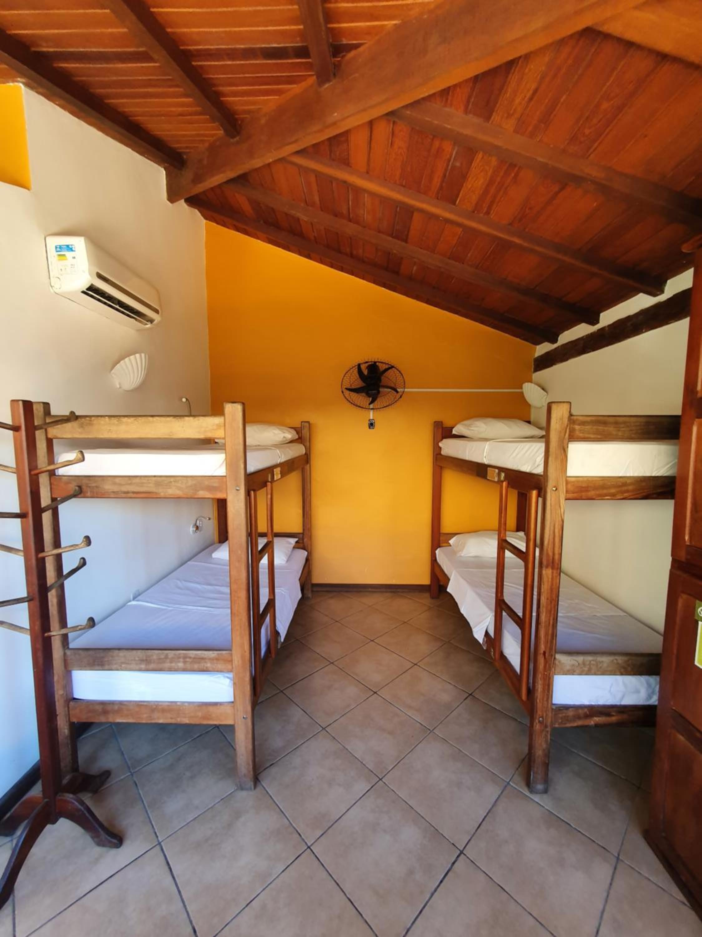 Bed in 8-Bed Mixed Dormitory Room photo 3