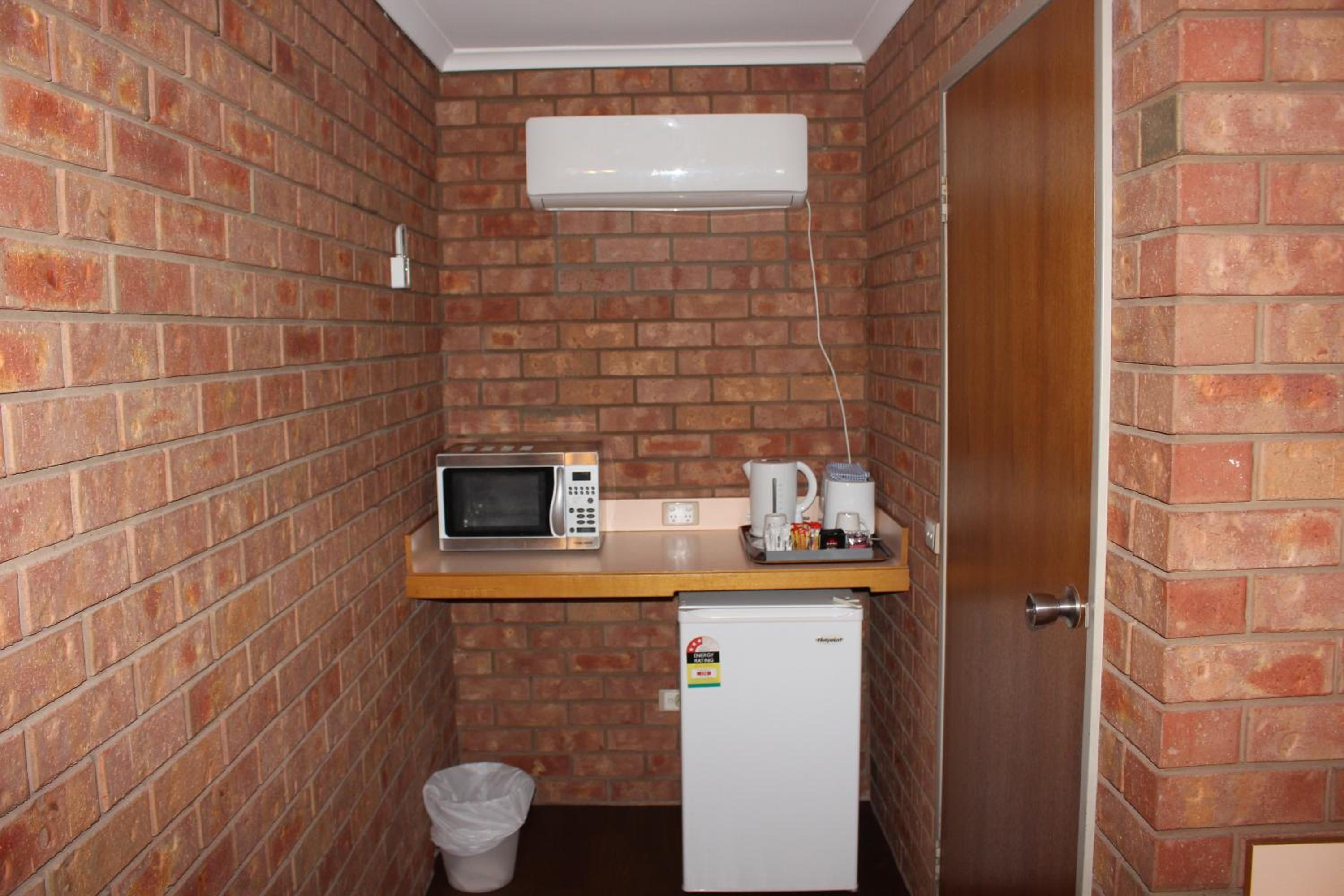 Executive Queen Room with Spa Bath  photo 3