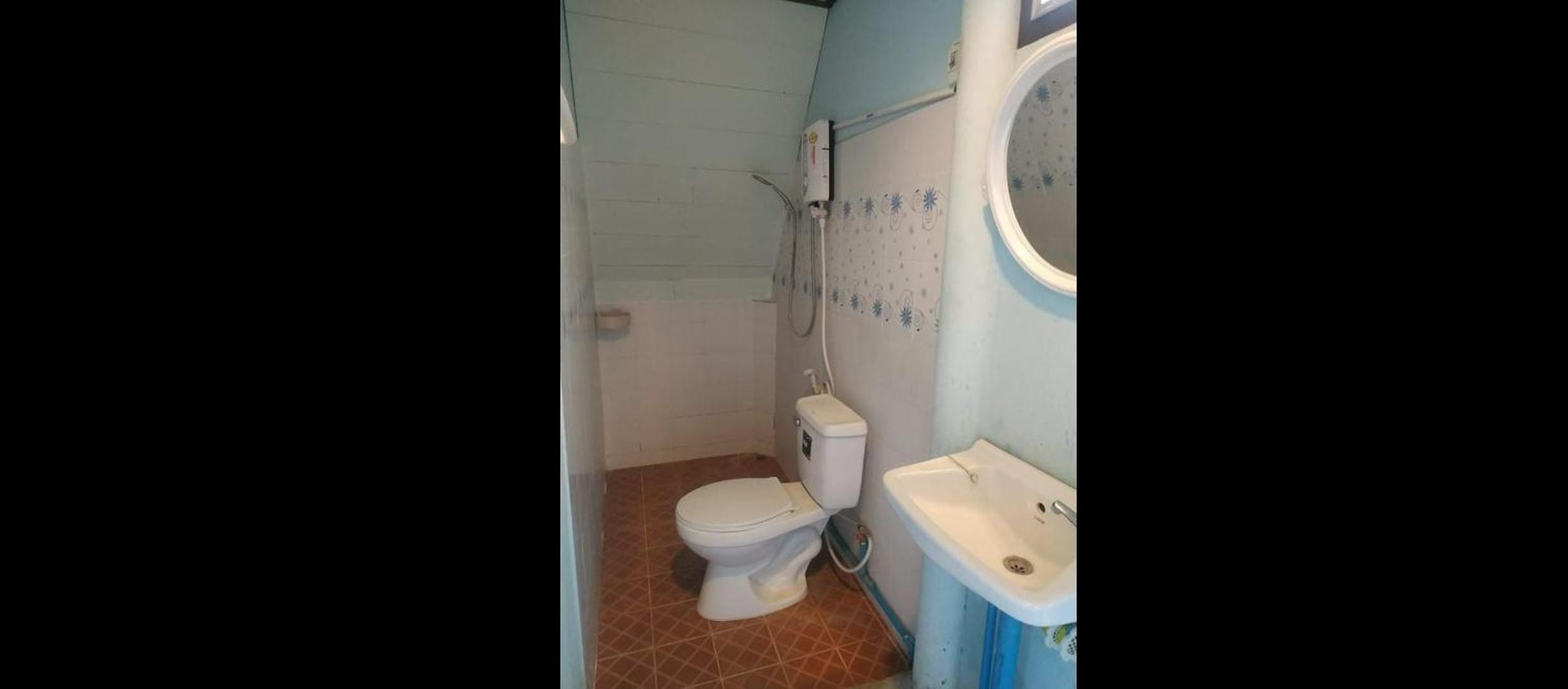 One-Bedroom House - Photo 10