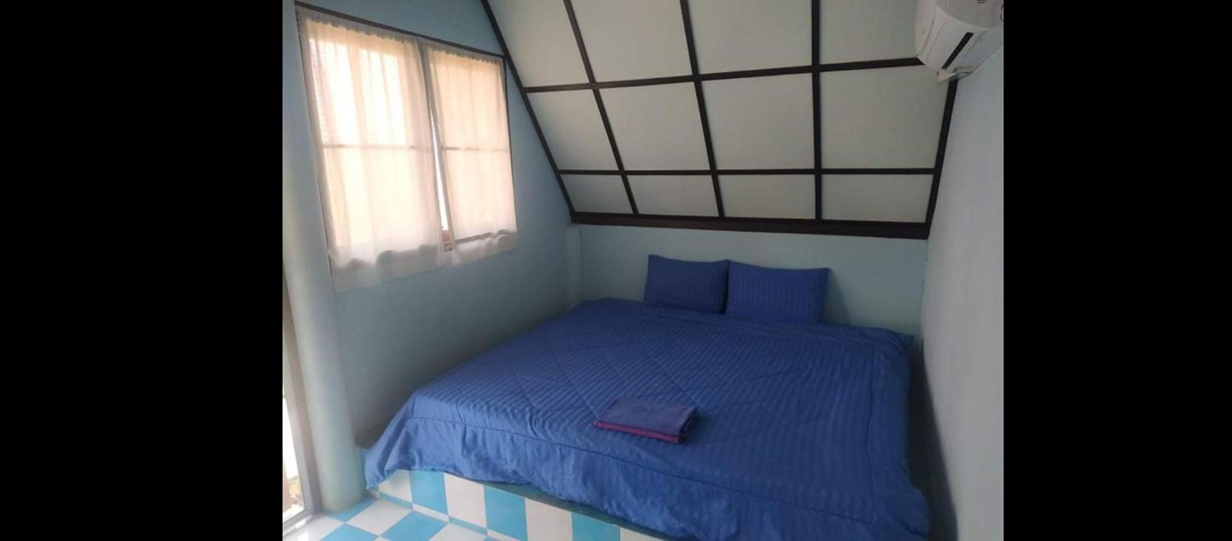 One-Bedroom House - Photo 8
