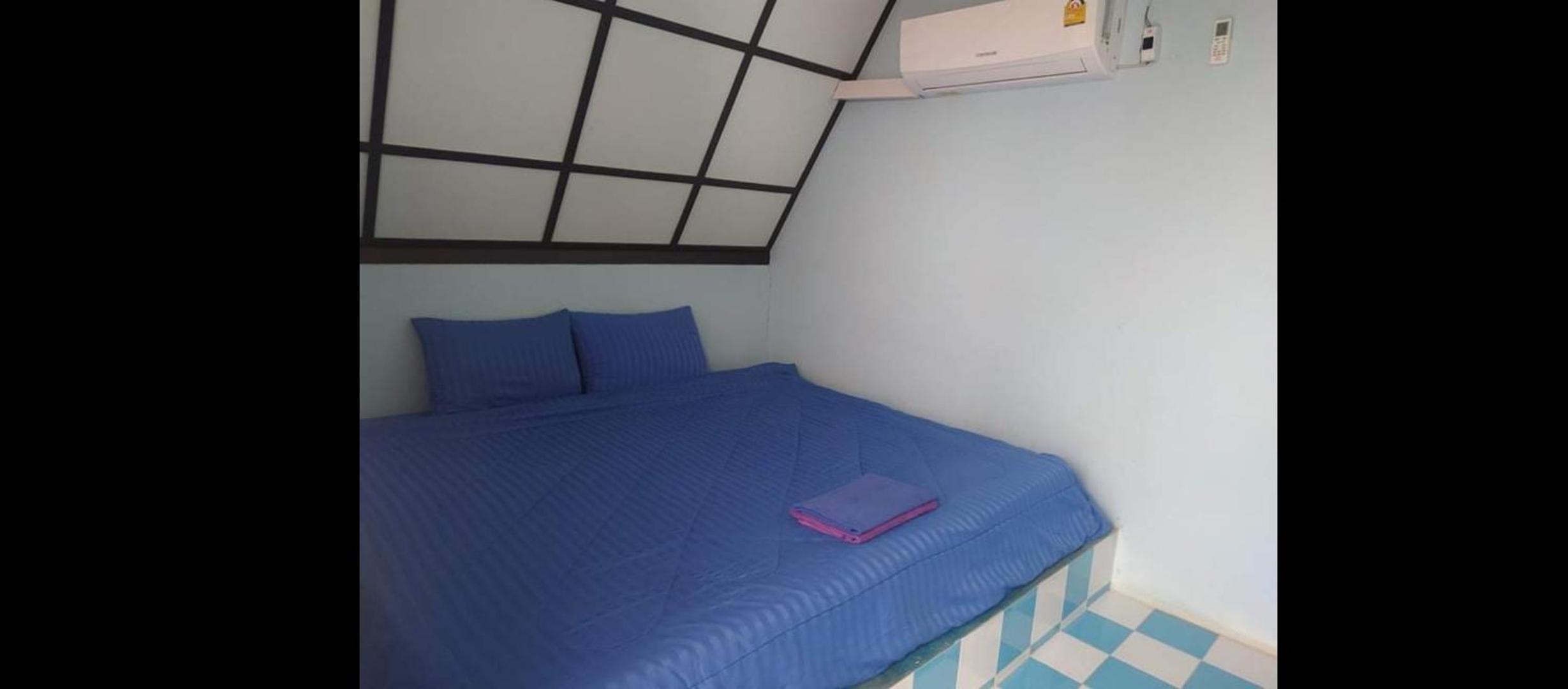 One-Bedroom House - Photo 9