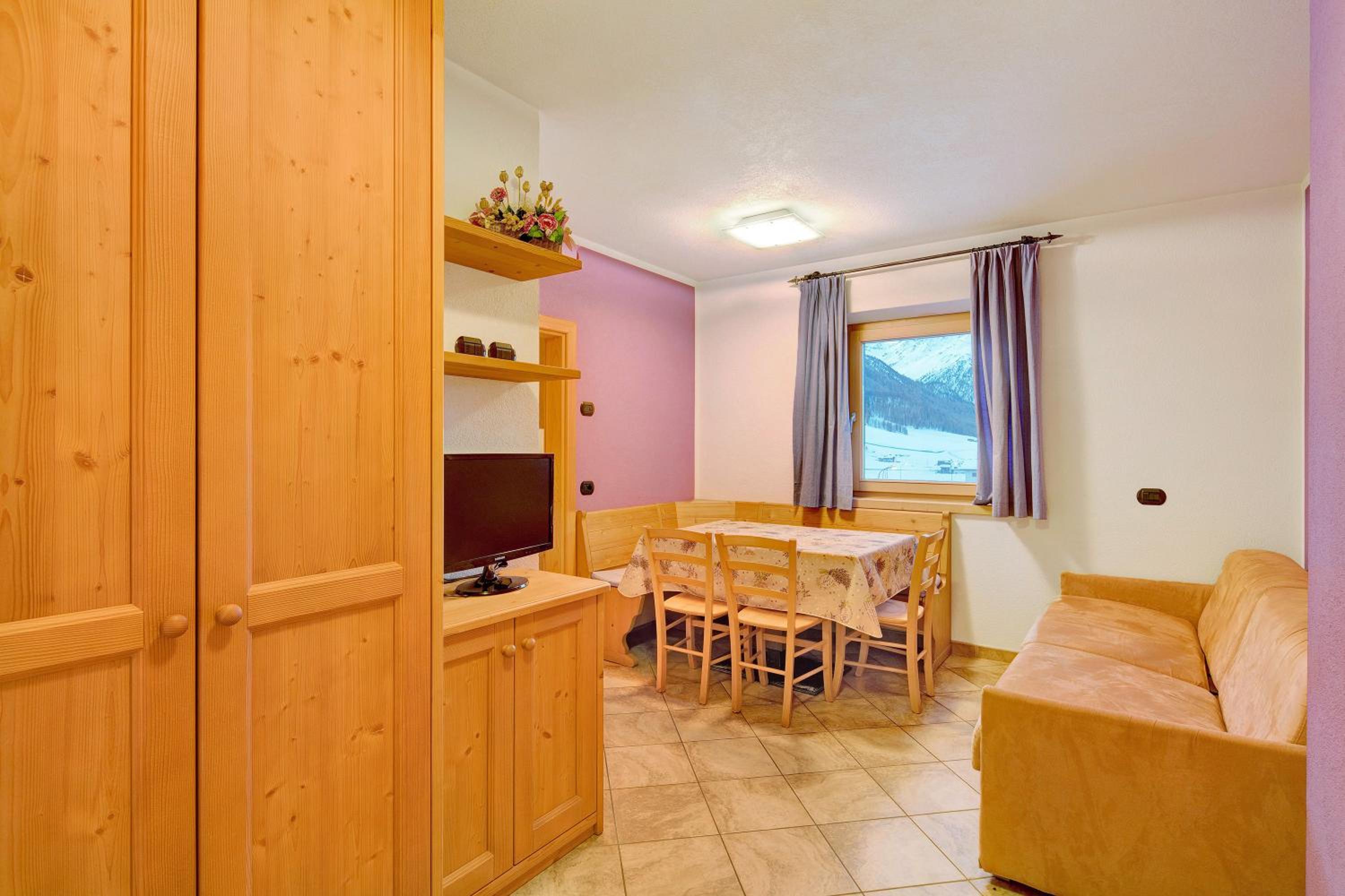 Two-Bedroom Deluxe Apartment with Balcony