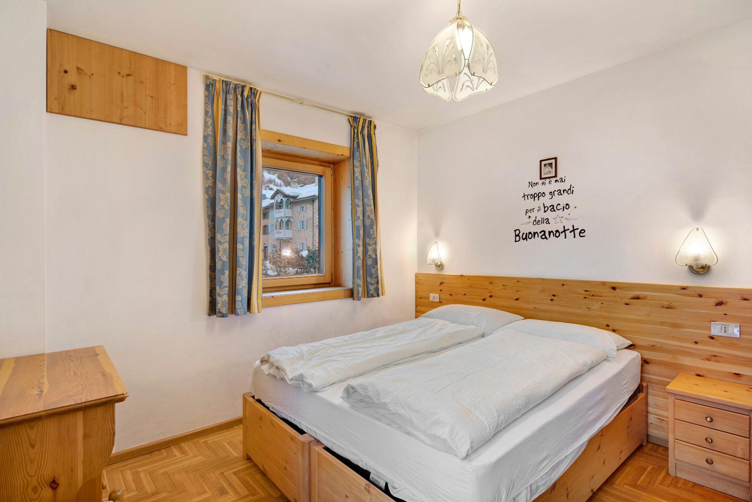 Two-Bedroom Deluxe Apartment with Balcony