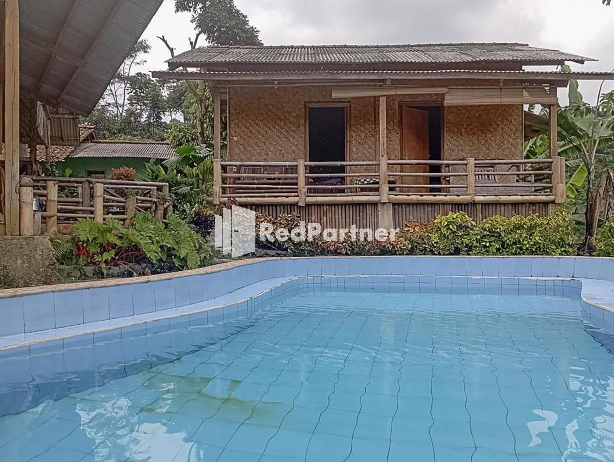 Standard Double Room With Shared Bathroom