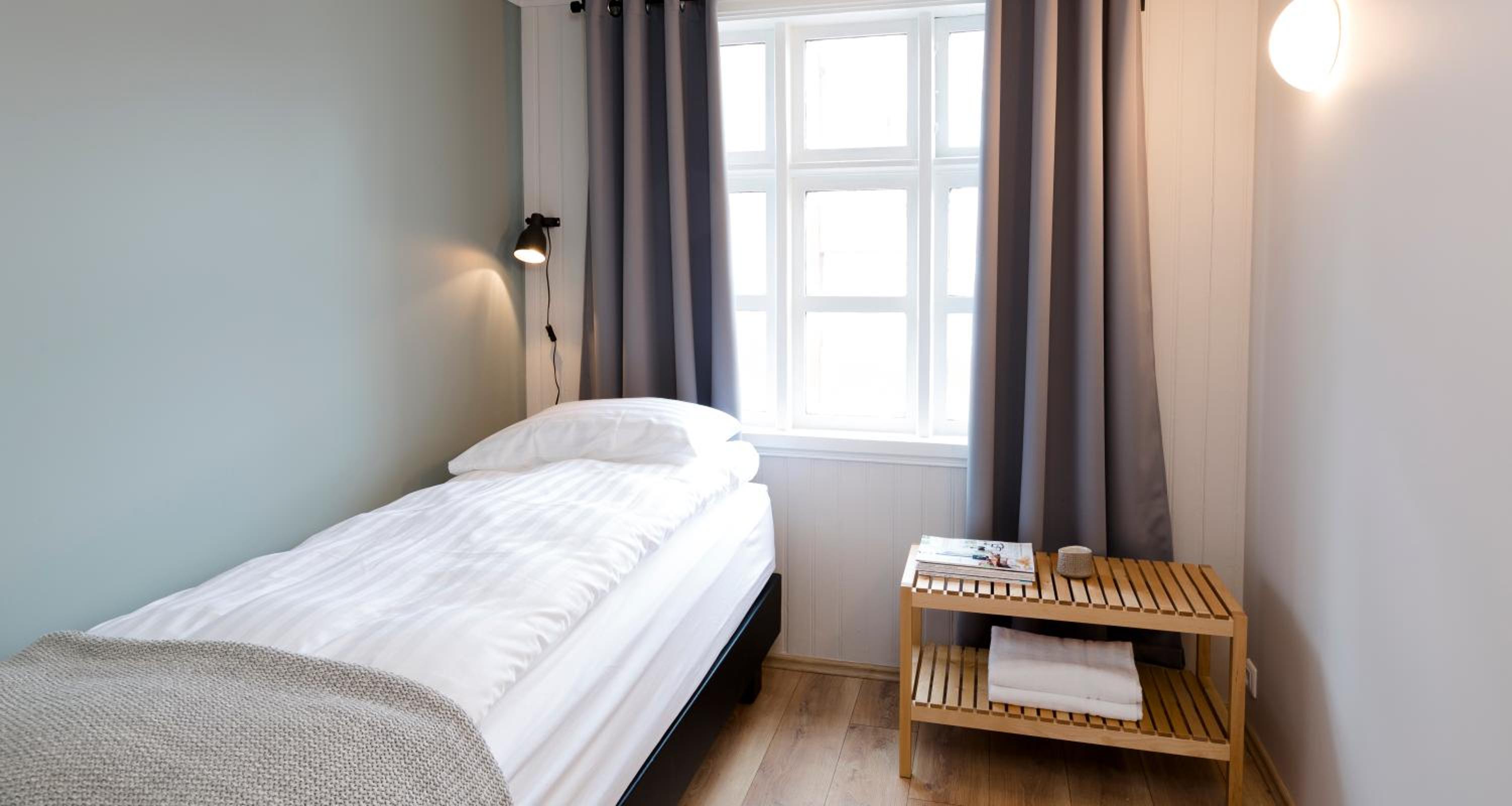 Two-Bedroom Apartment with Balcony (Vatnsstígur 10b) photo 2