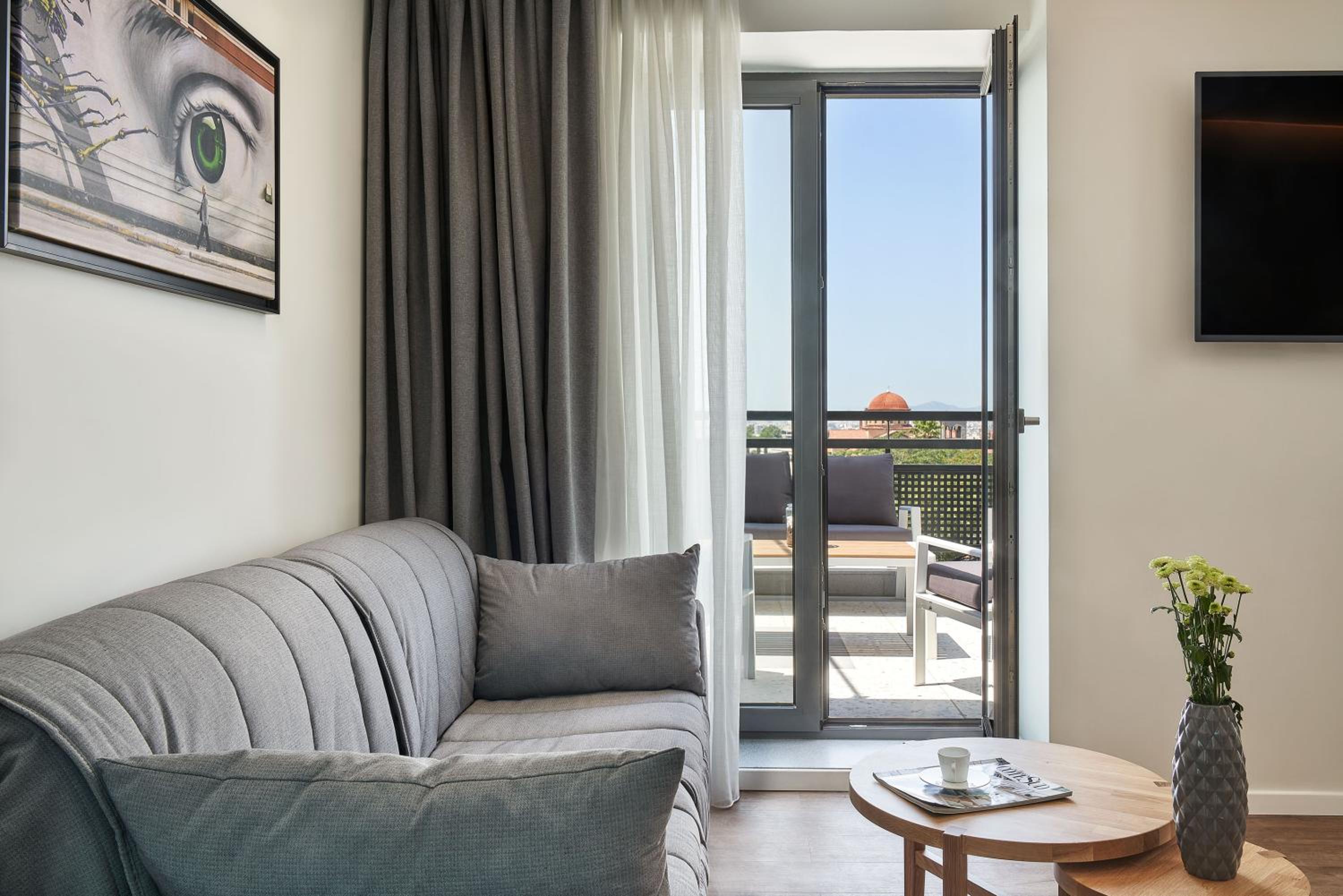 Executive Suite Veranda thumbnail 6