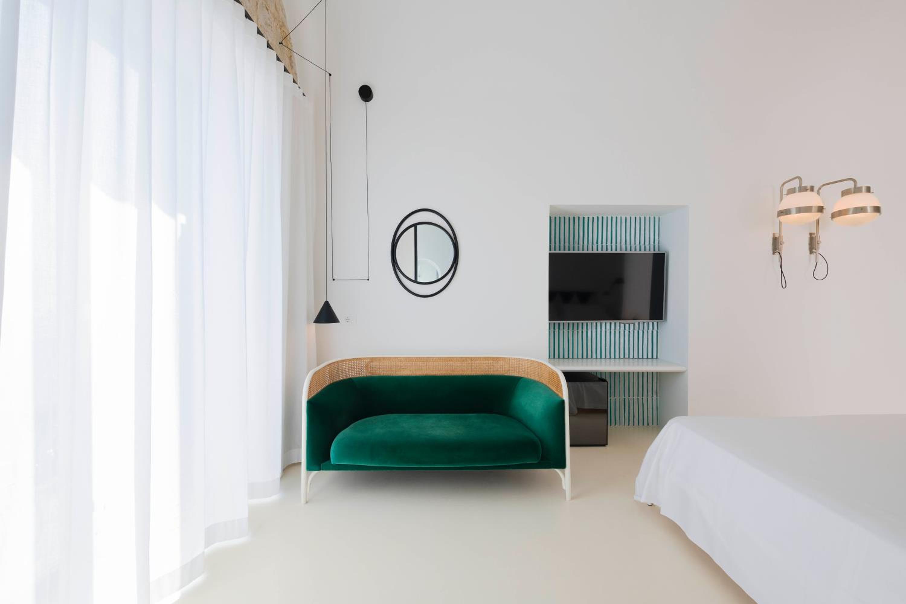 Deluxe Suite with Balcony and Terrace and Sea View - Photo 23