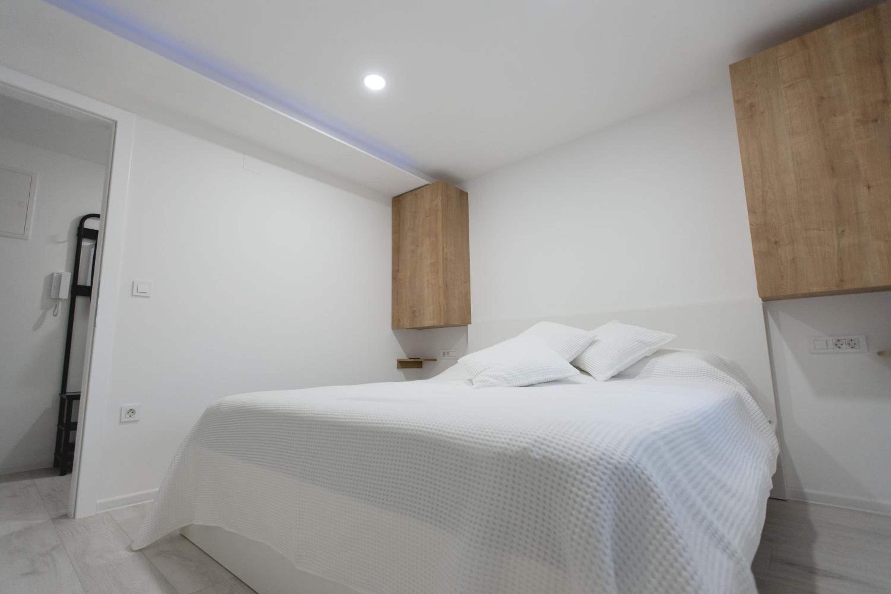 Two-Bedroom Apartment - Photo 7