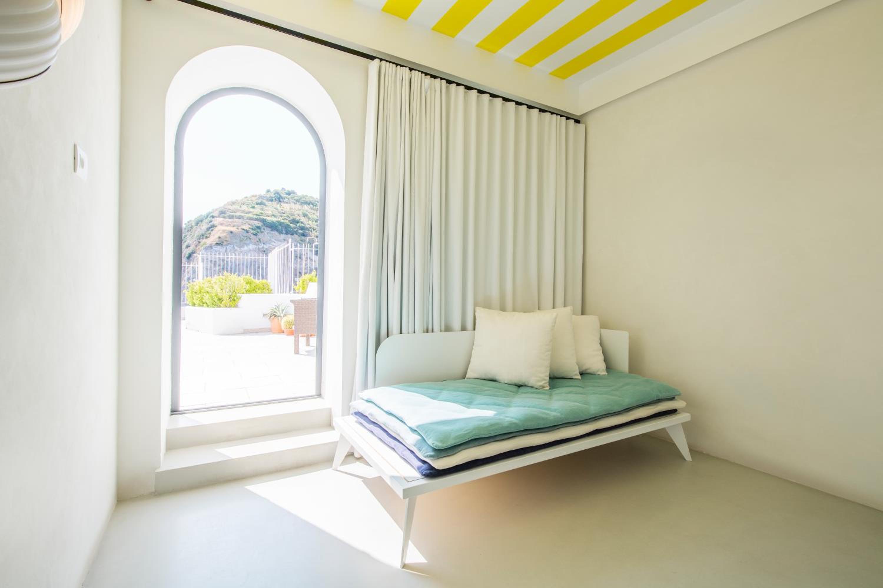 Deluxe Suite with Balcony and Terrace and Sea View - Photo 24