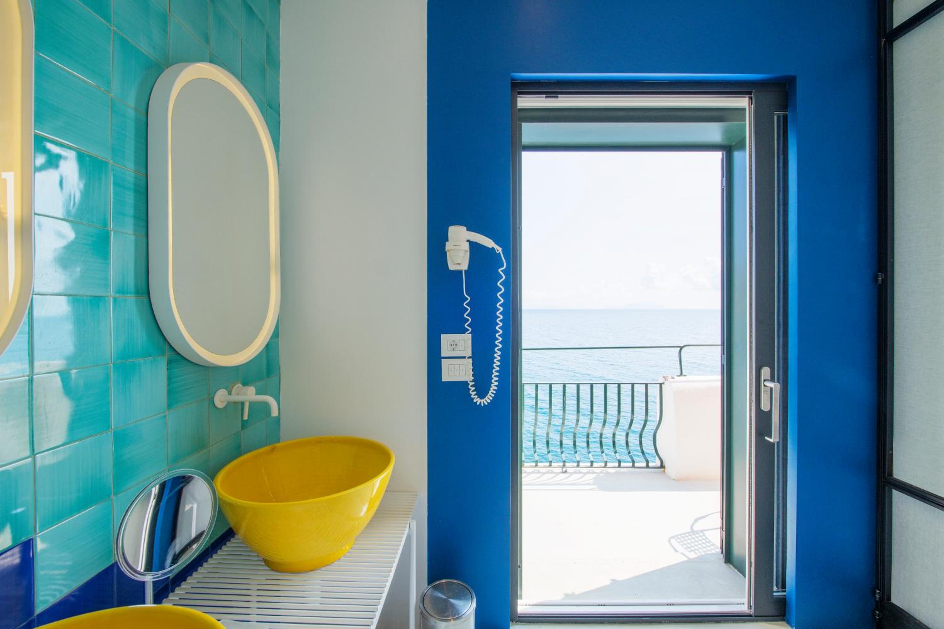 Deluxe Suite with Balcony and Terrace and Sea View - Photo 26
