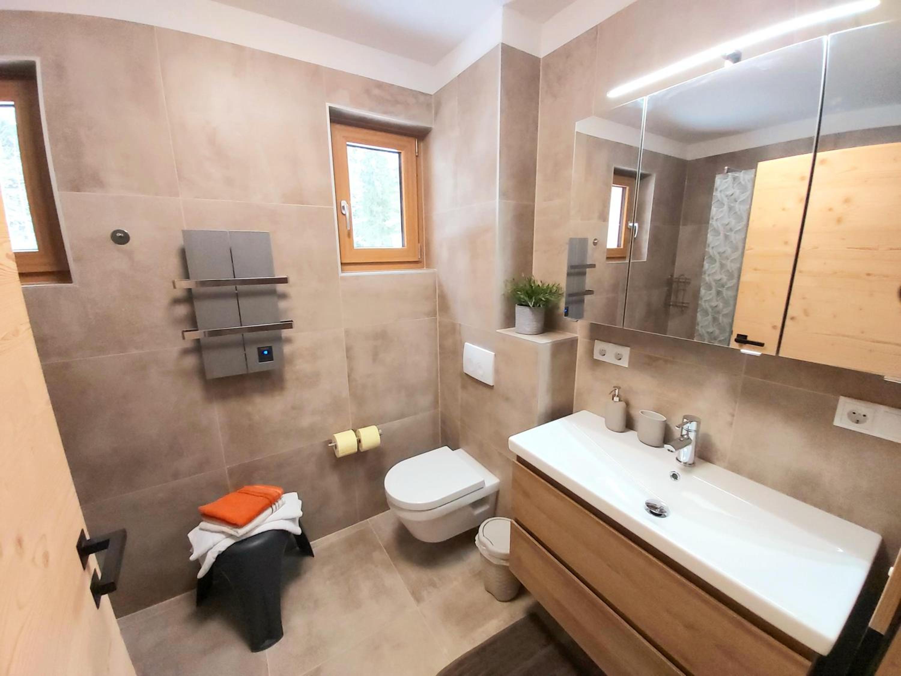 Holiday Home with bathroom photo 2