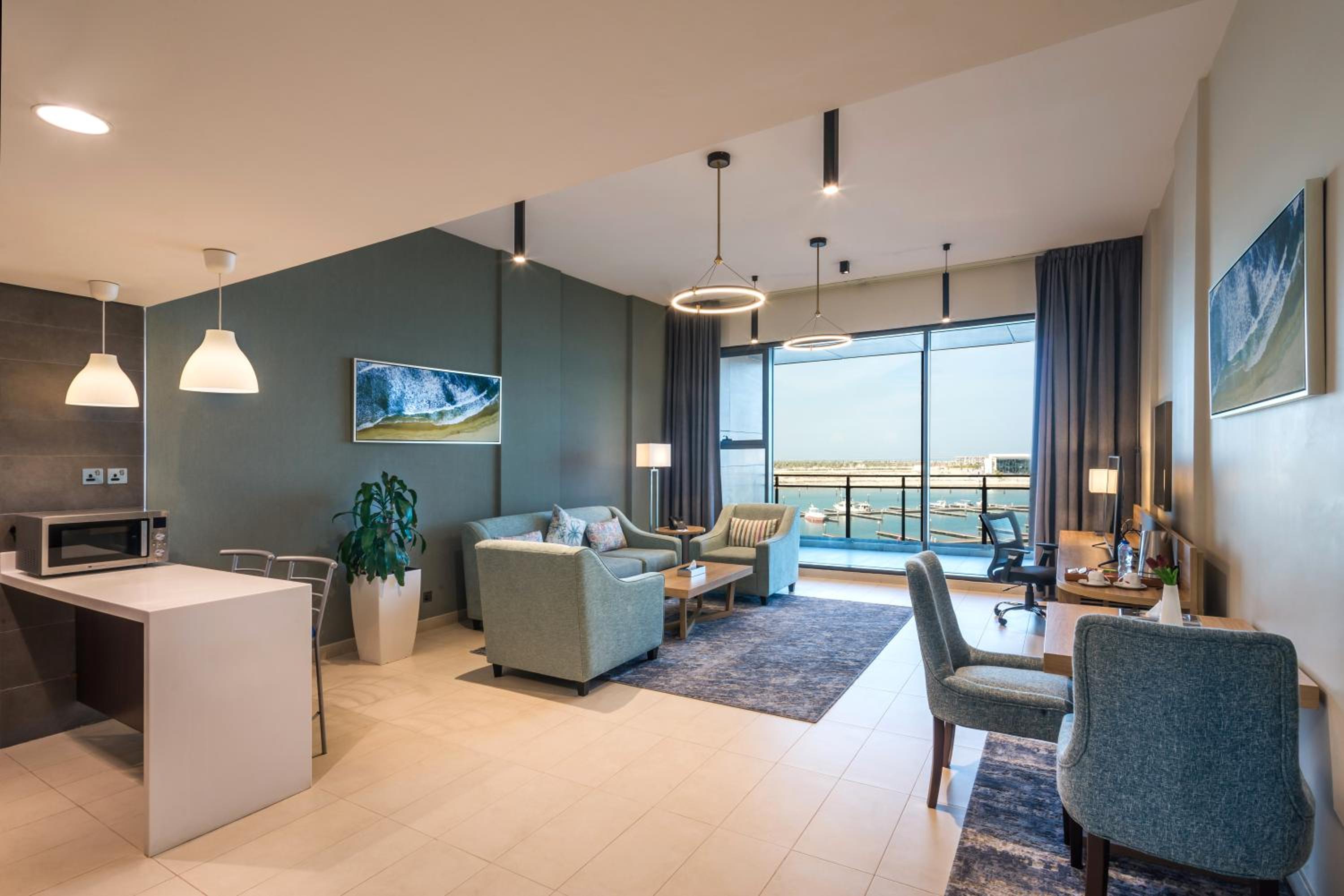 Executive Suite - Photo 6