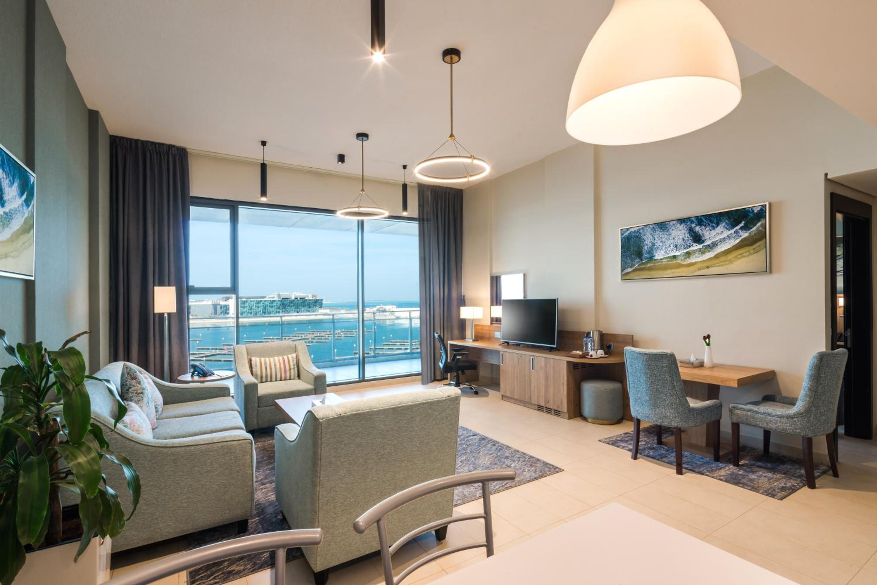 Executive Suite - Photo 7
