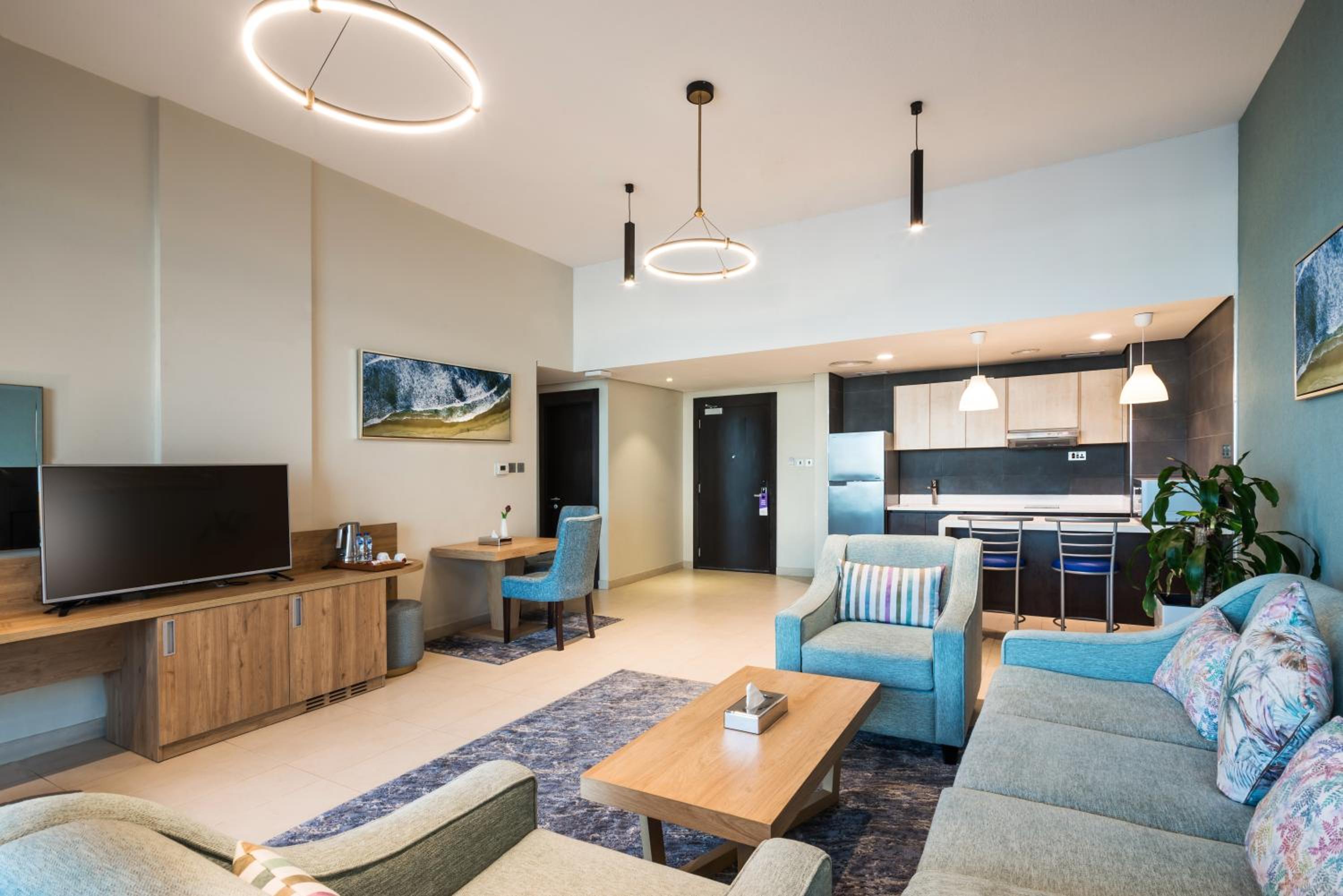 Executive Suite - Photo 9