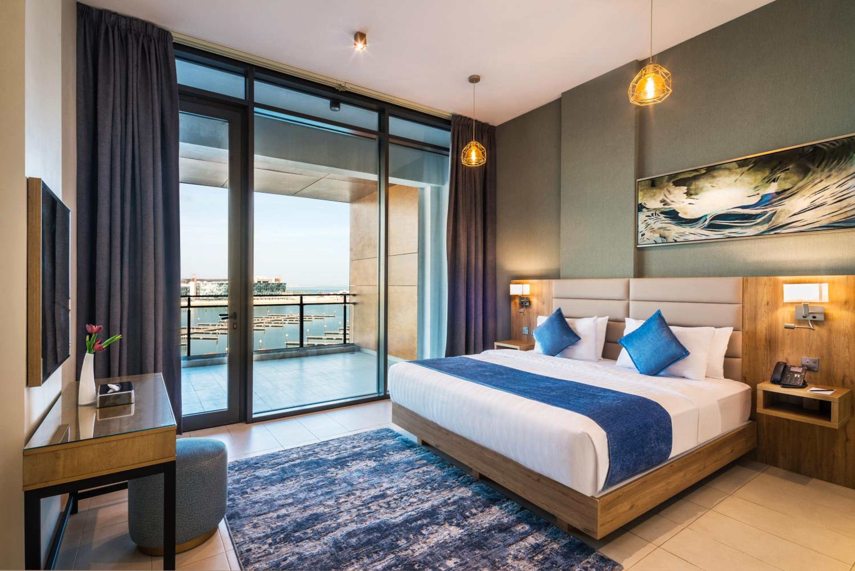 Executive Suite - Photo 8