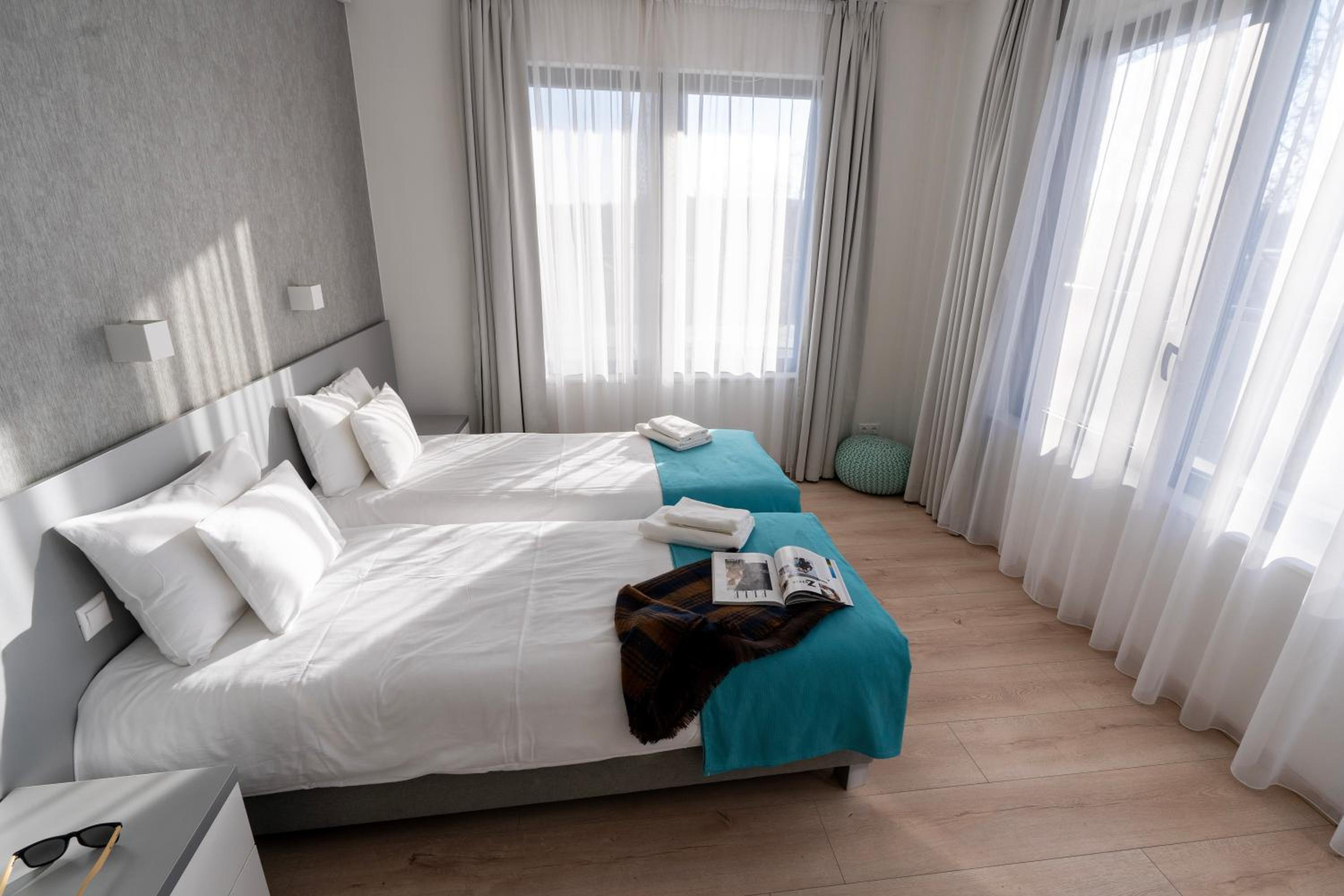 Standard Twin Room - Photo 2