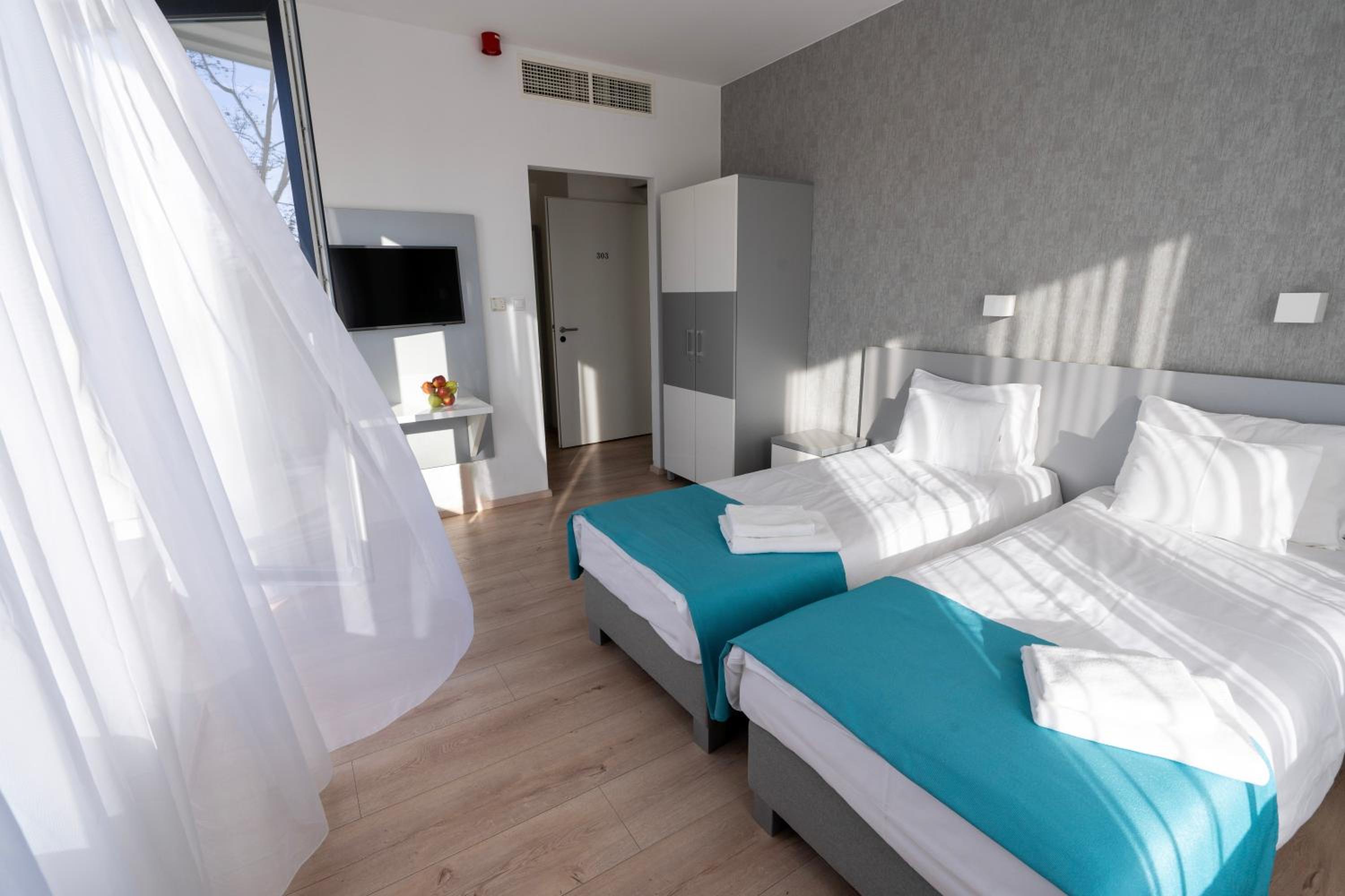 Standard Twin Room - Photo 5