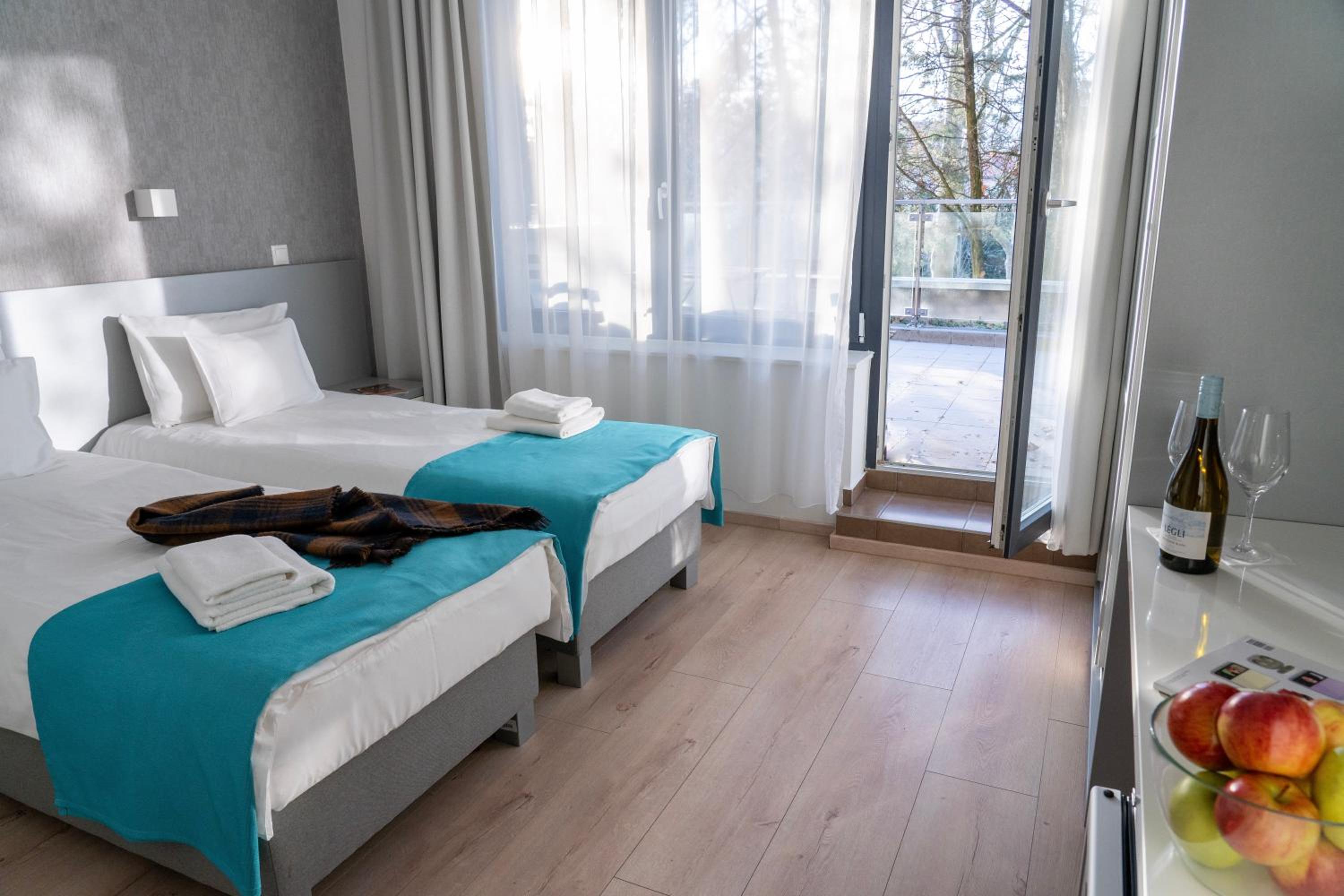 Standard Twin Room - Photo 4