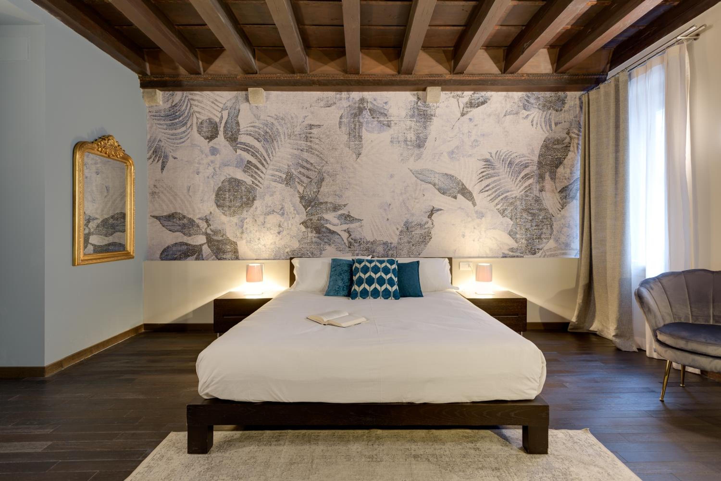 Large Double Room photo 1