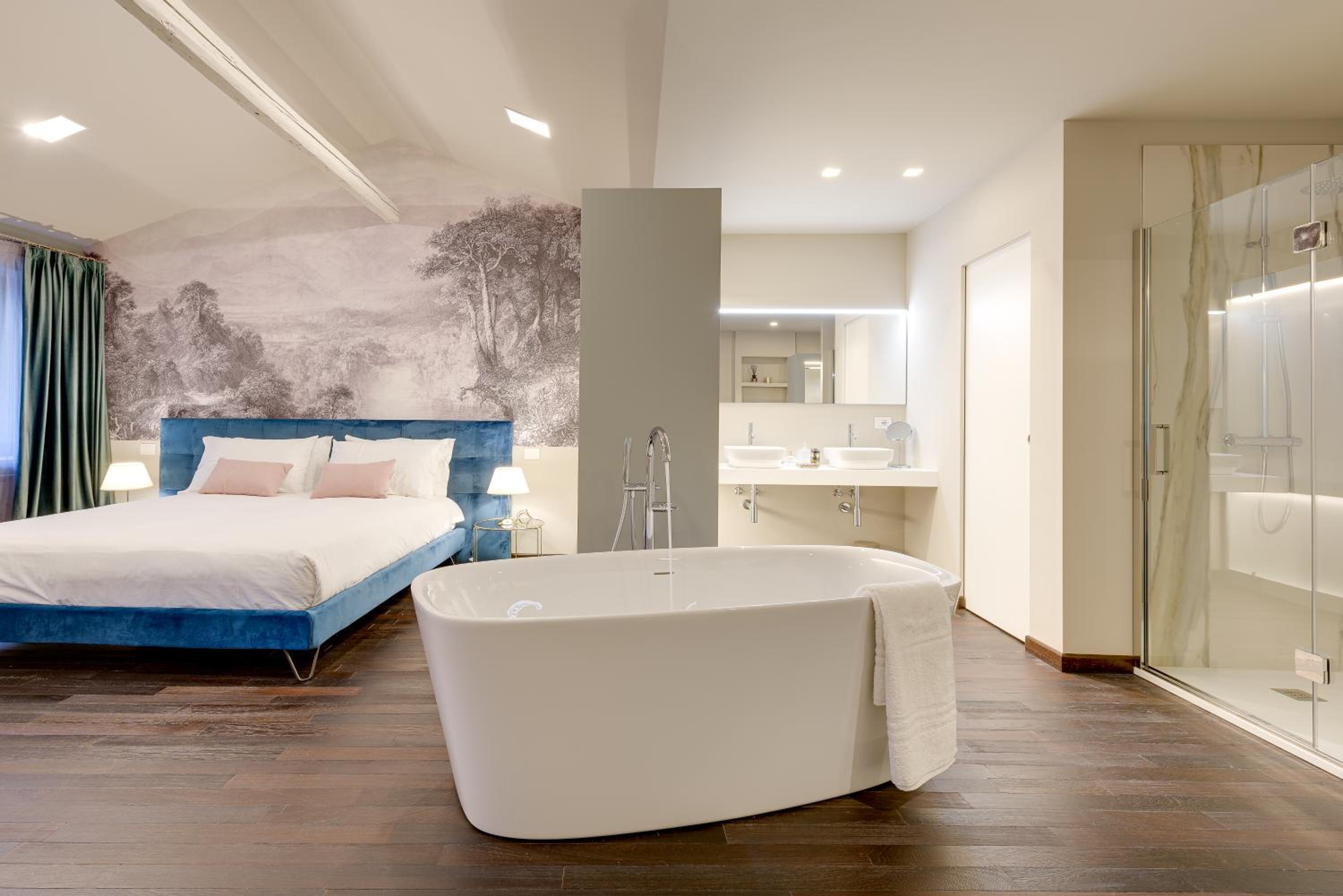 Large Double Room photo 1